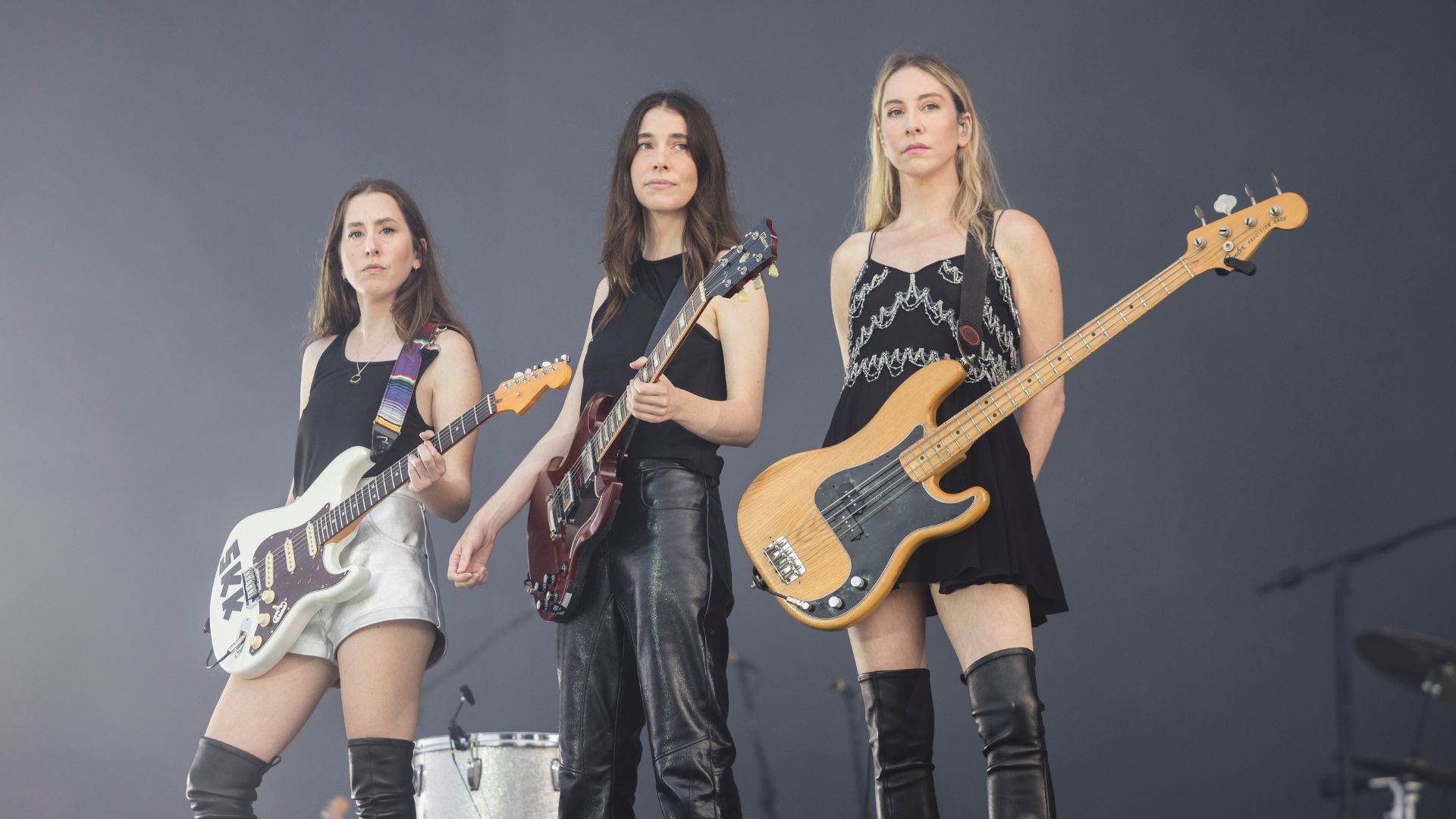 Alana Haim, Danielle Haim e Este Haim do grupo Haim no Primavera Sound Festival Barcelona, 2025