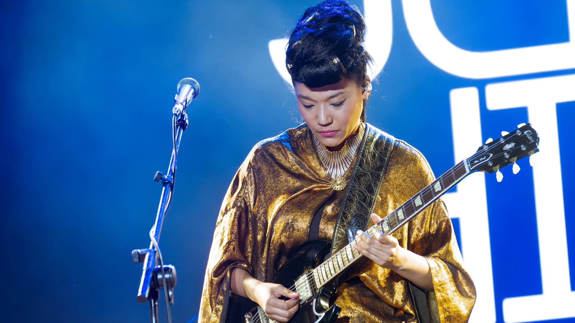 A cantora Judith Hill durante show no Best of Blues and Rock