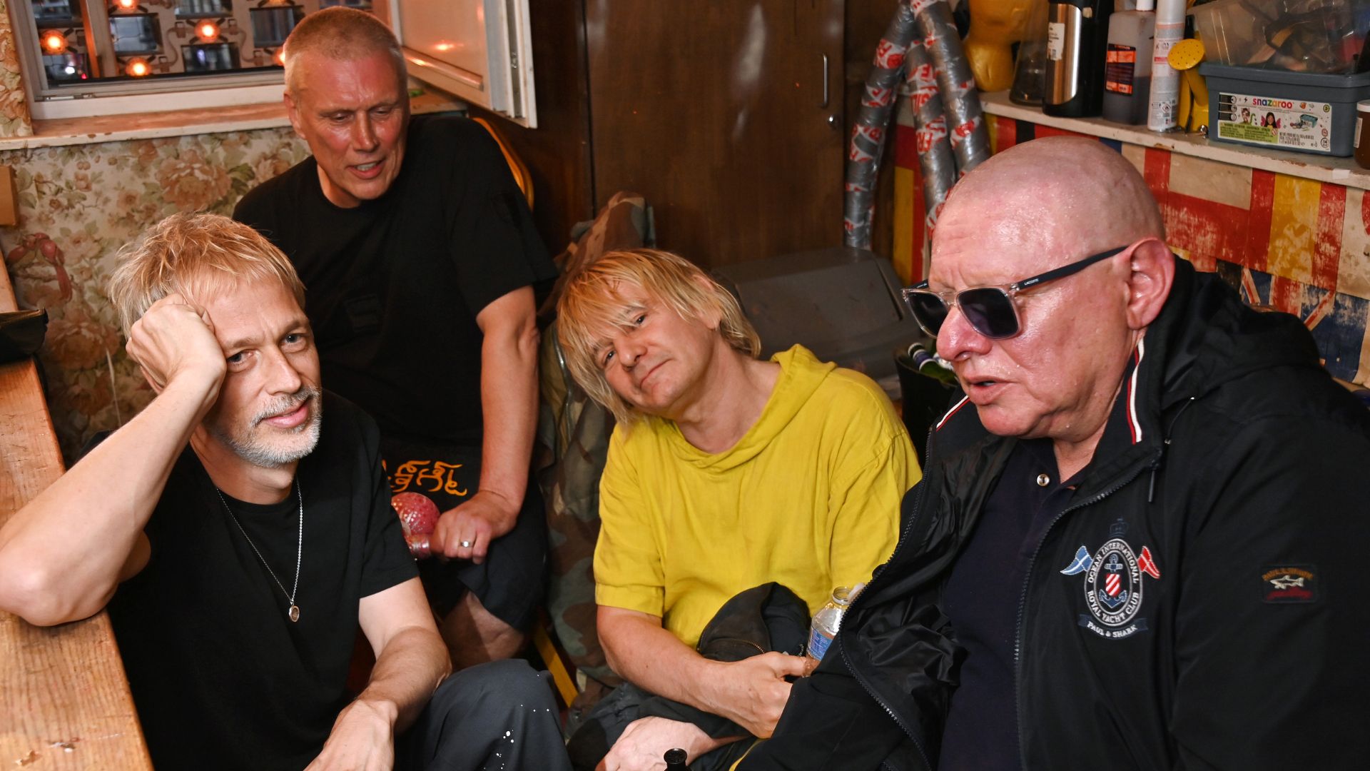 Andy Bell, Bez, Zak Starkey e Shaun Ryder do grupo Mantra Of The Cosmos