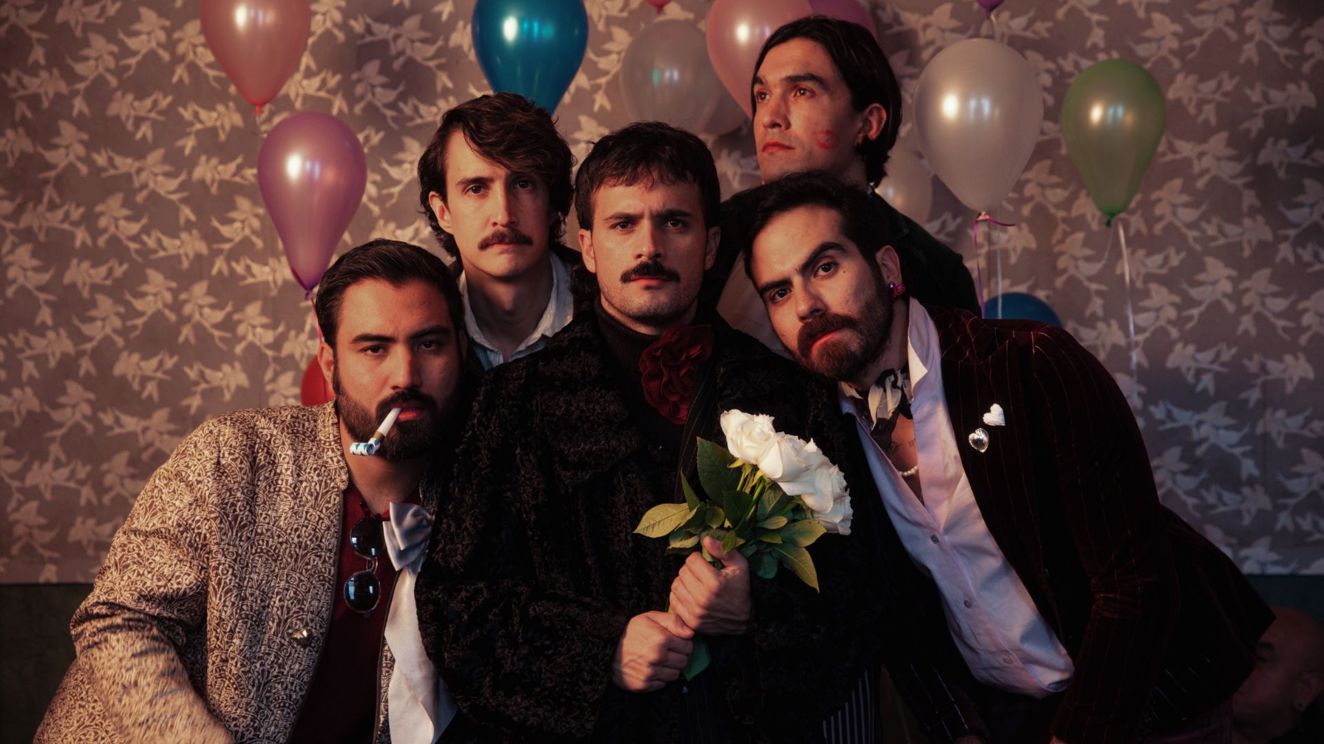 A banda mexicana de electro-funk Midnight Generation é formada por Fernando Mares, Luis Carlos Balderrama, Samuel Márquez, Carlos Amaya e Diego Bustillos