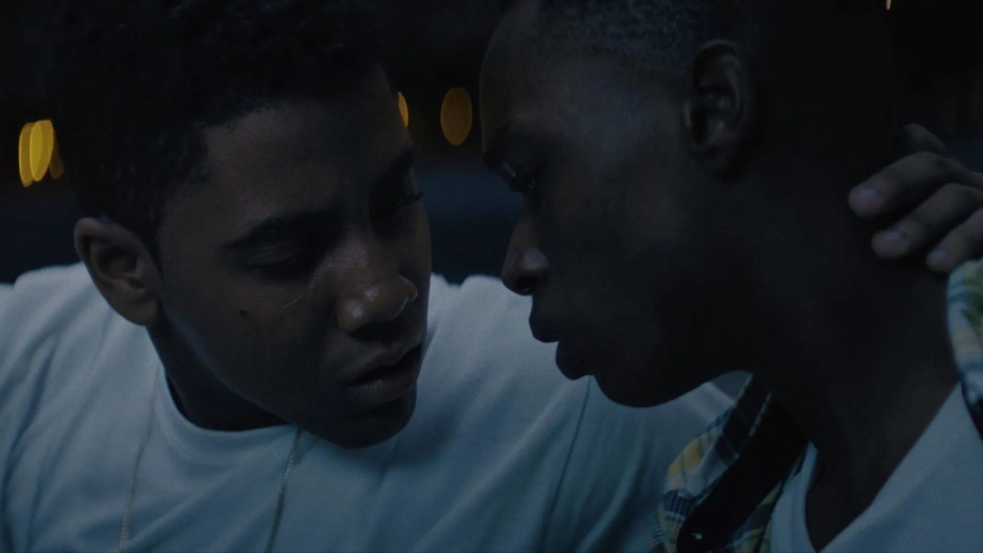 Moonlight: Sob a Luz do Luar não só emocionou o público, mas abriu portas pra uma nova leva de narrativas queer, diversas e poderosas (Foto: Divulgação)
