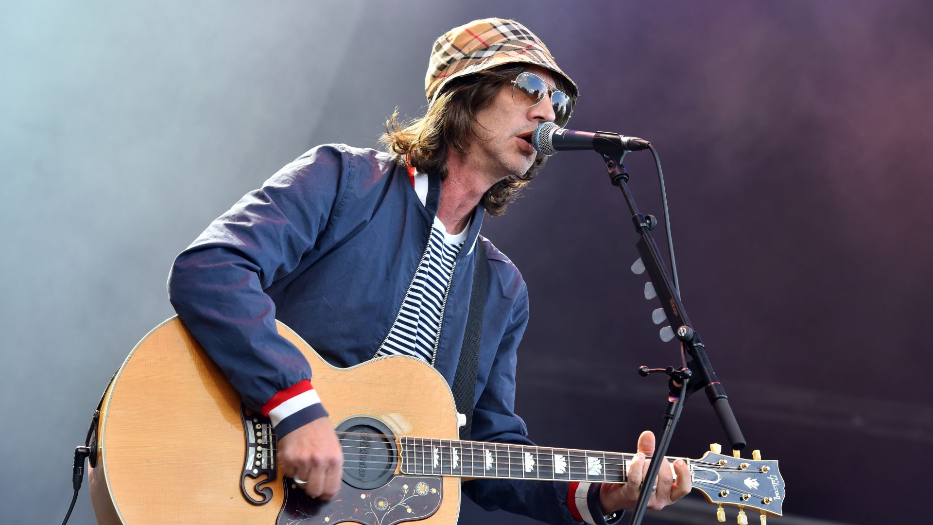 Richard Ashcroft relembra hits do The Verve em primeiro show solo no Brasil