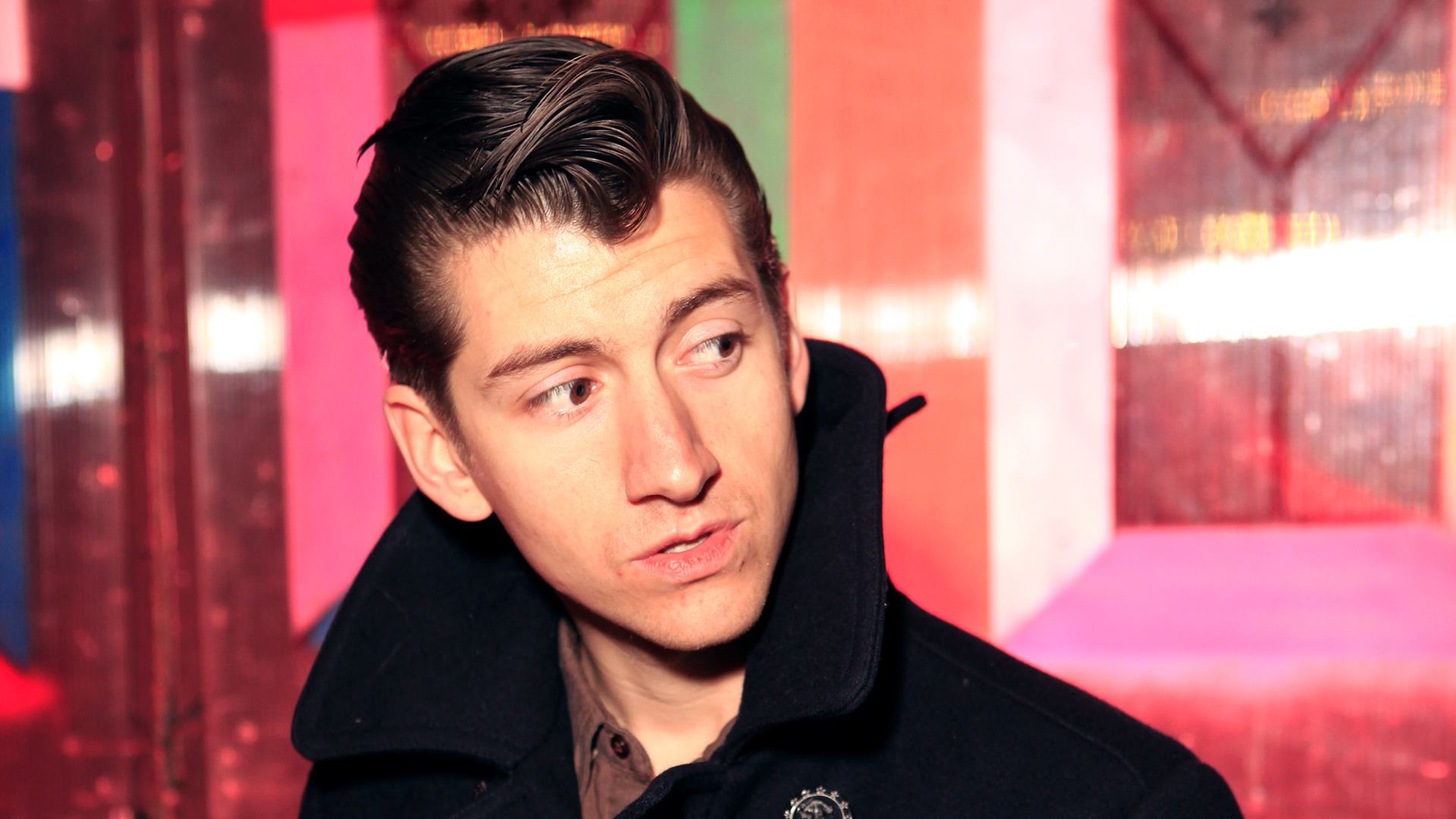 Alex Turner, do Arctic Monkeys, em 2013
