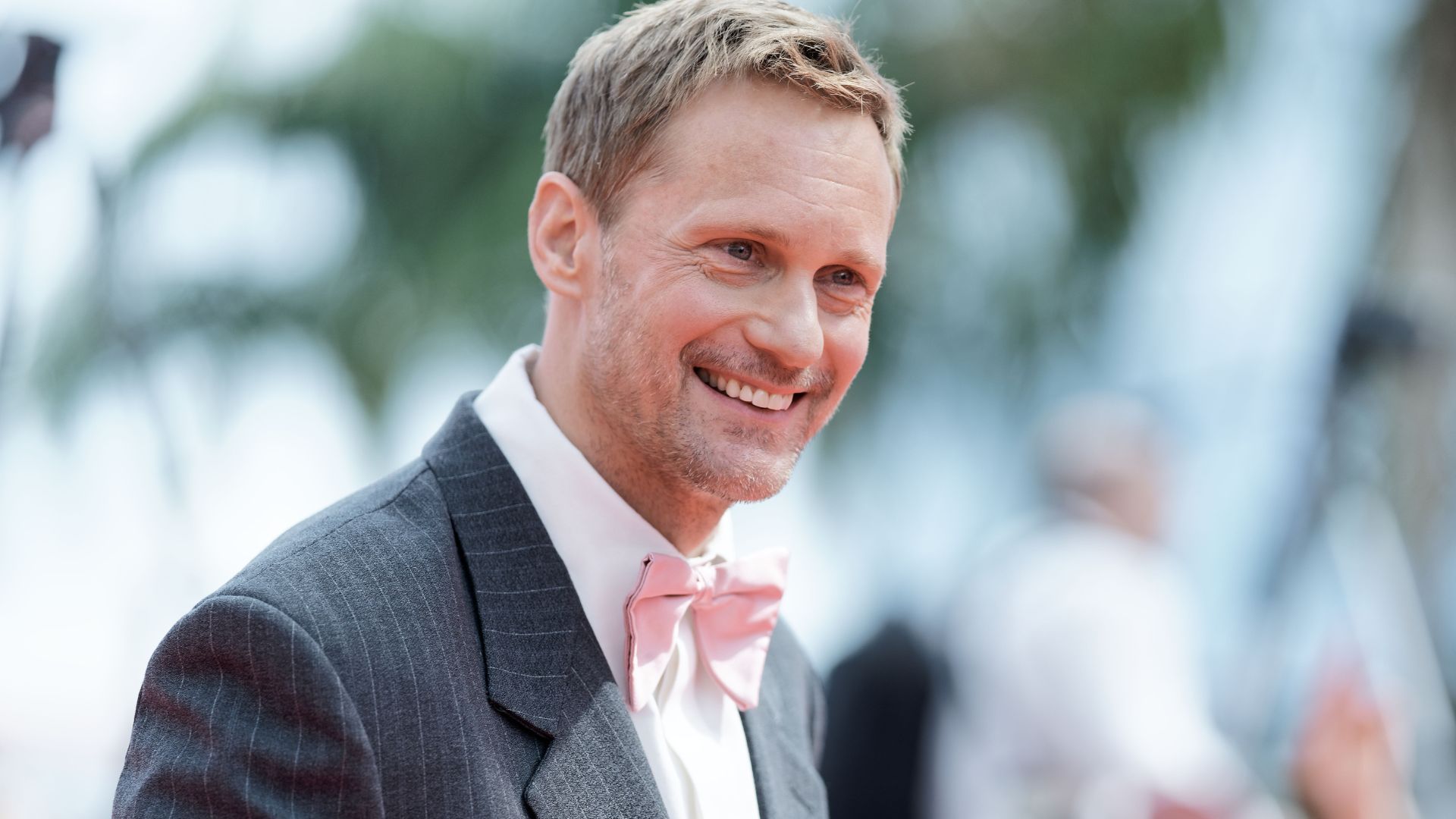'Pendurei as chuteiras aos 13': Alexander Skarsgård explica pausa precoce na carreira