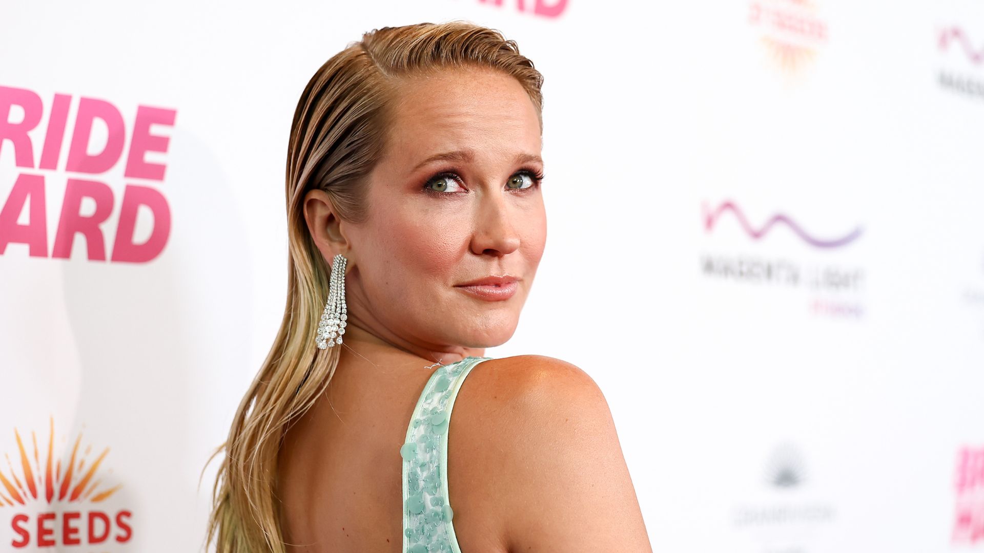 Anna Camp sobre relação de Neve Campbell e Kevin Williamson em Pânico 7: 'Quero aquilo'