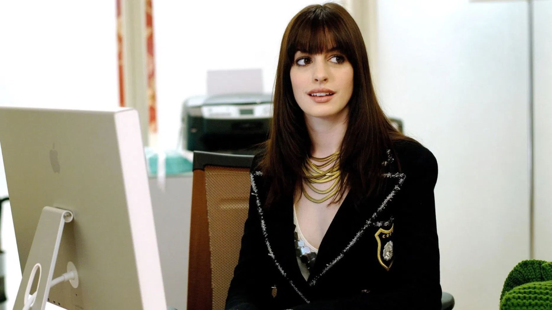 Anne Hathaway estrela primeiras imagens de O Diabo Veste Prada 2