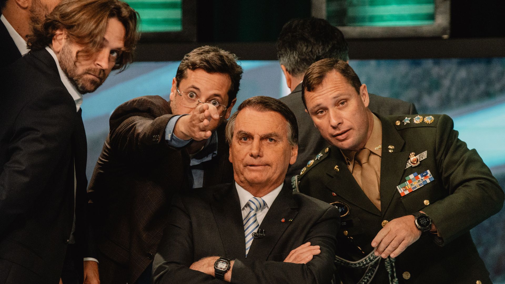 'Apocalipse nos Trópicos', documentário de Petra Costa, ganha trailer e data de estreia; veja