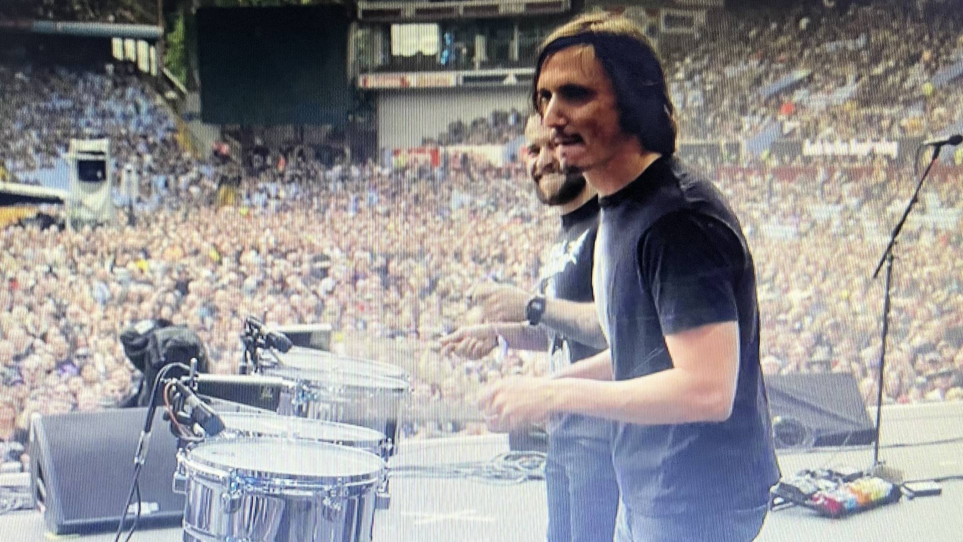 Eloy Casagrande (à esquerda), um dos brasileiros no palco do Back to the Beginning, ao lado do francês Mario Duplantier