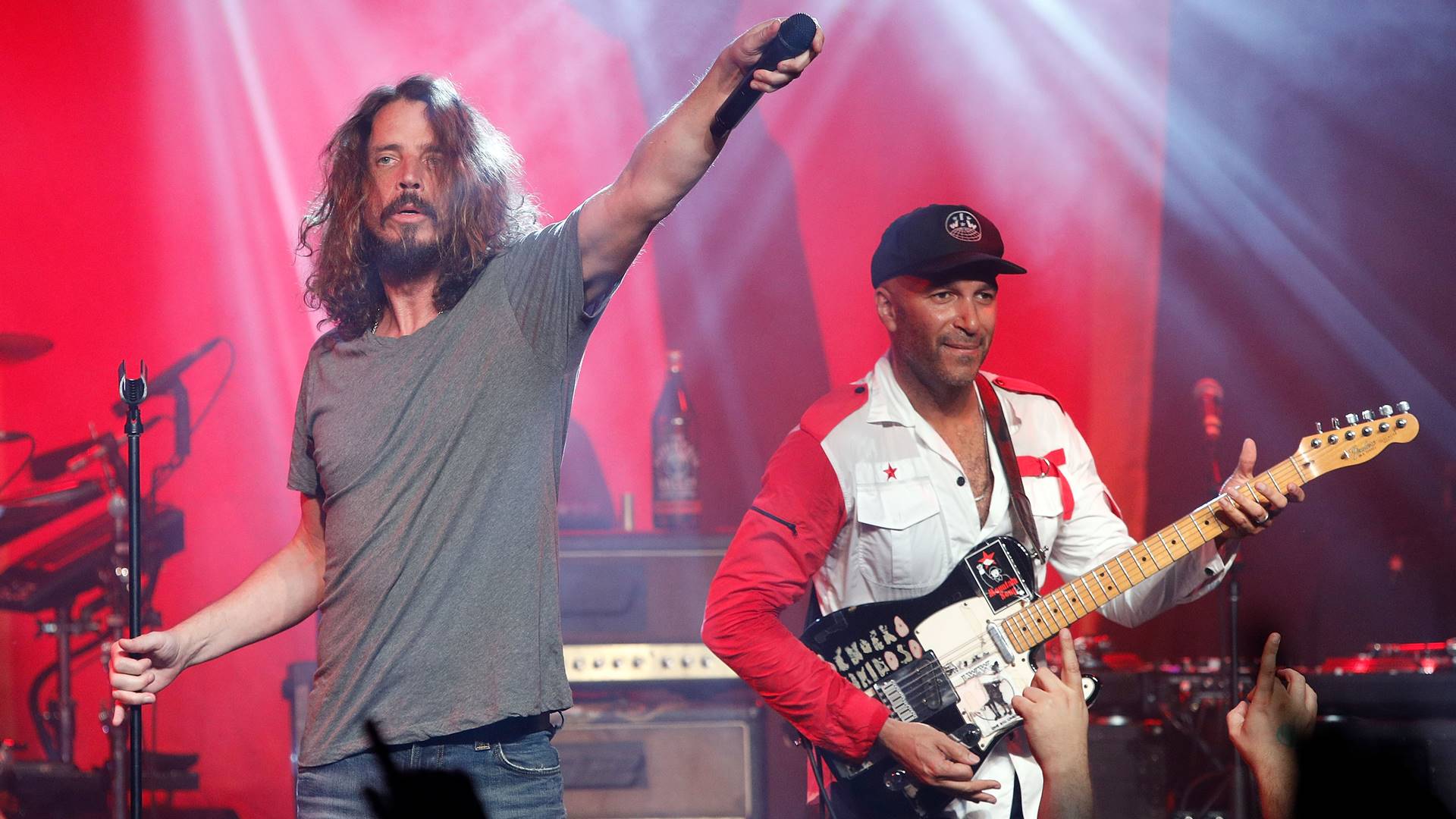 Chris Cornell e Tom Morello em 2017