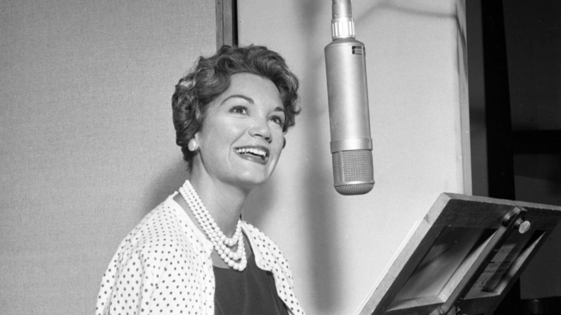Connie Francis, voz de 'Pretty Little Baby' e da 'Estúpido Cupido' original, morre aos 87 anos