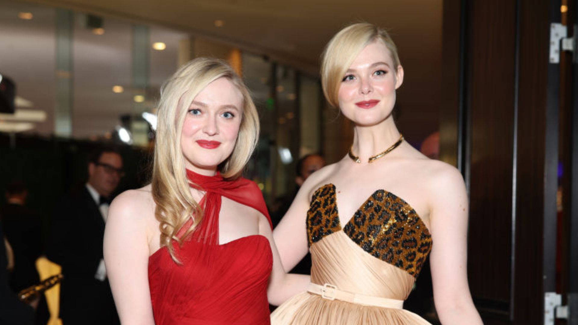 Dakota e Elle Fanning atuarão como irmãs pela primeira vez em drama de guerra