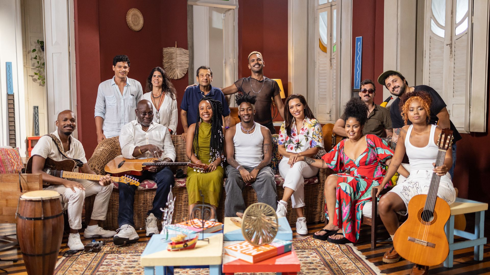 Elenco Casa PMB com Lazzo Matumbi,  Sued Nunes, Yan Cloud, Hiran, Rachel Reis e Melly