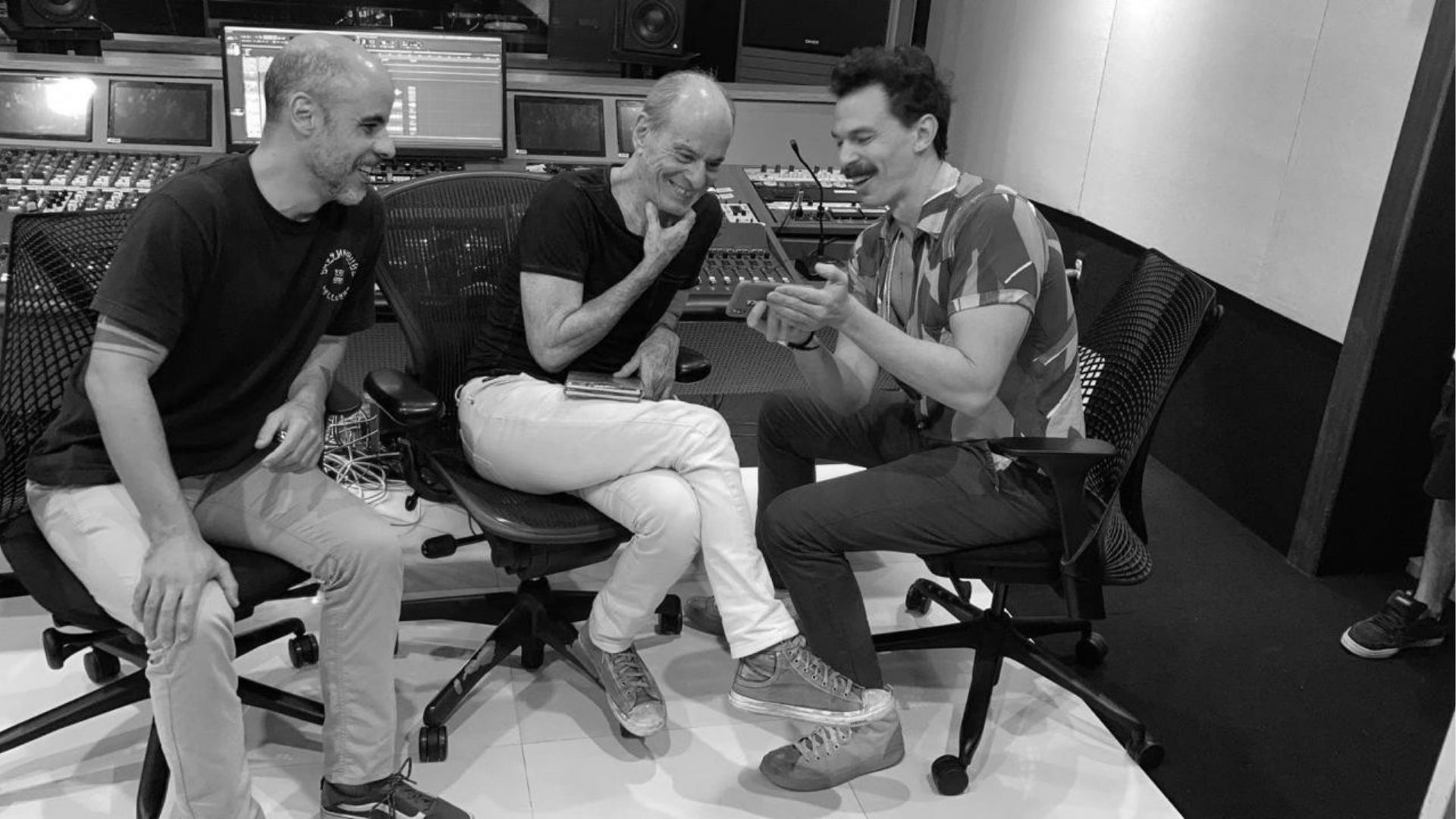 Gui Amabis, Ney Matogrosso e Esmir Filho (Foto: Andrea Capella)