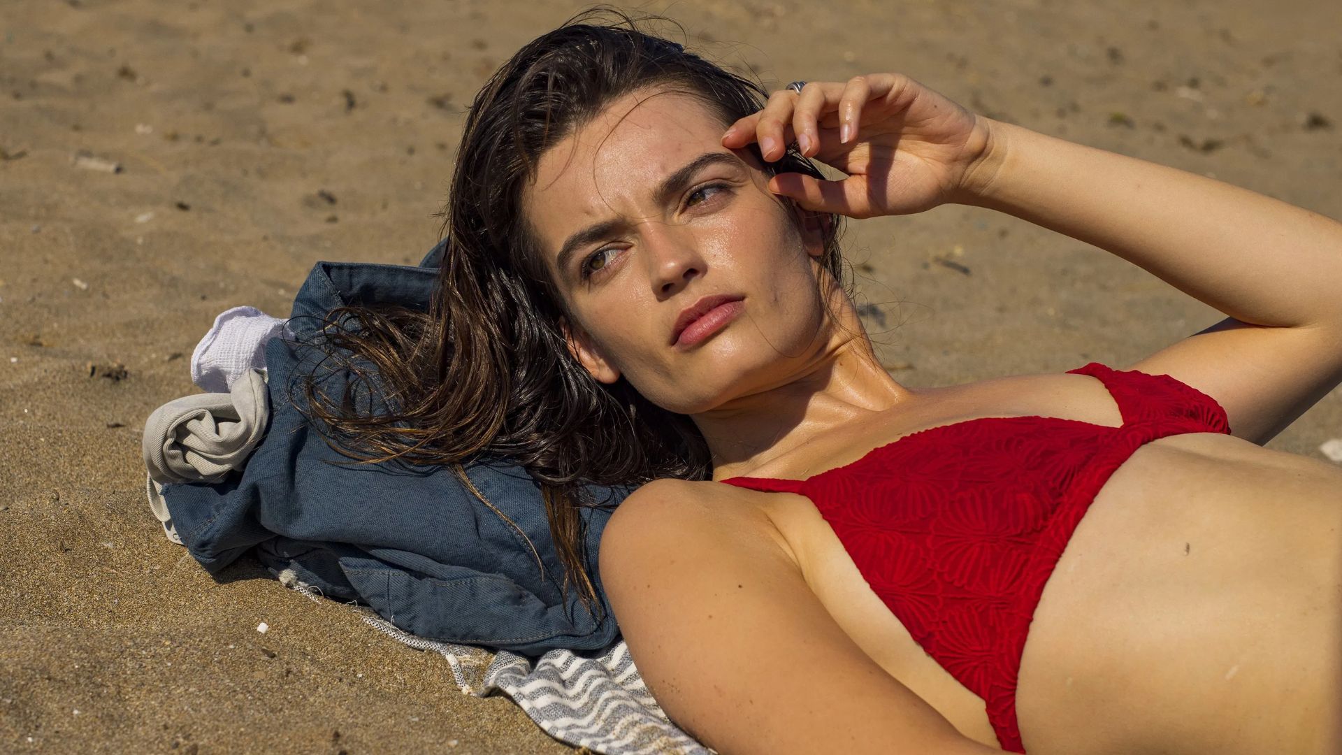 'Hot Milk', drama com Emma Mackey, ganha data para chegar ao streaming