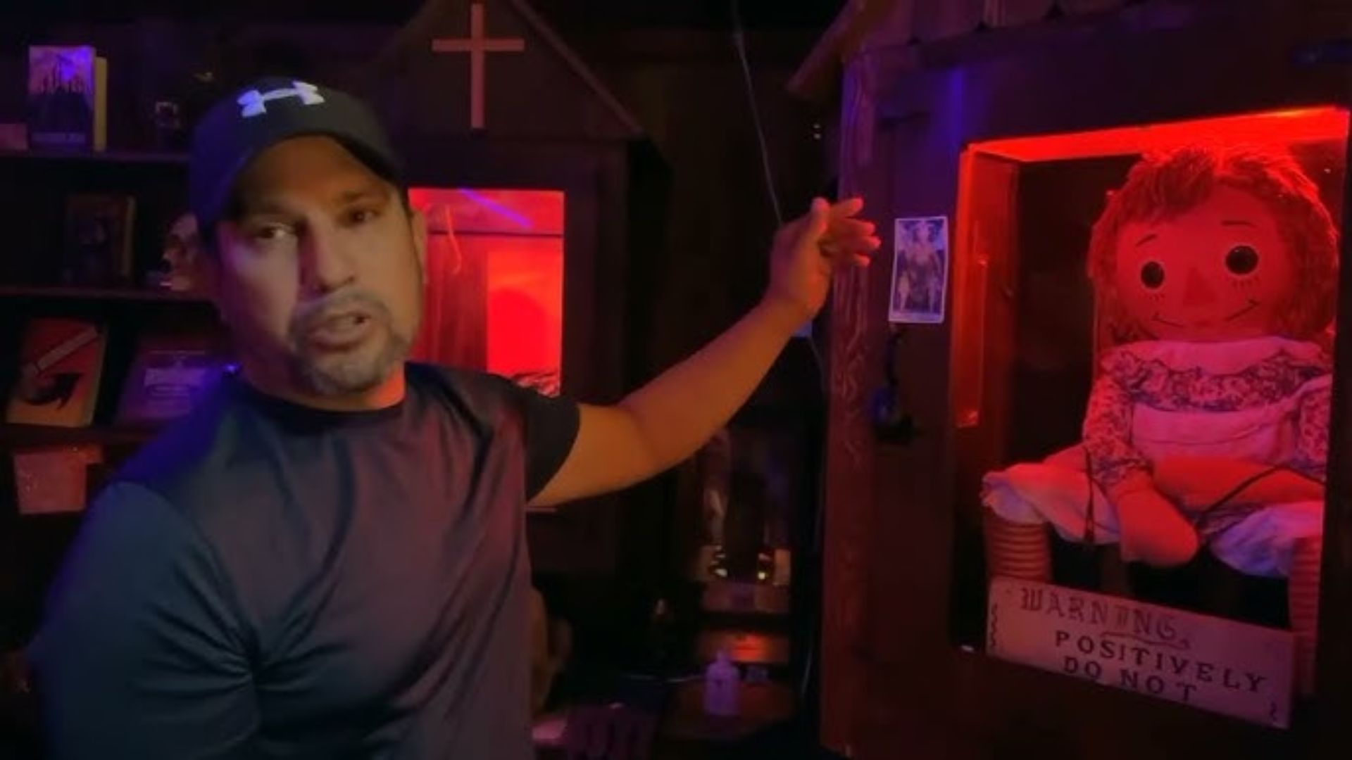Investigador paranormal Dan Rivera morre durante turnê da boneca Annabelle