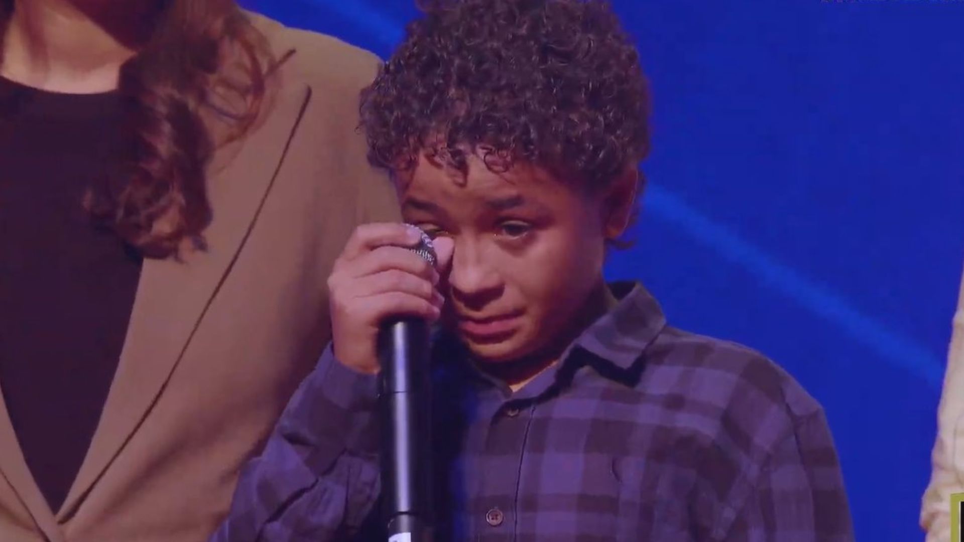 Isaac Amendoim se emociona ao receber prêmio por 'Chico Bento e a Goiabeira Maraviósa'; veja vídeo