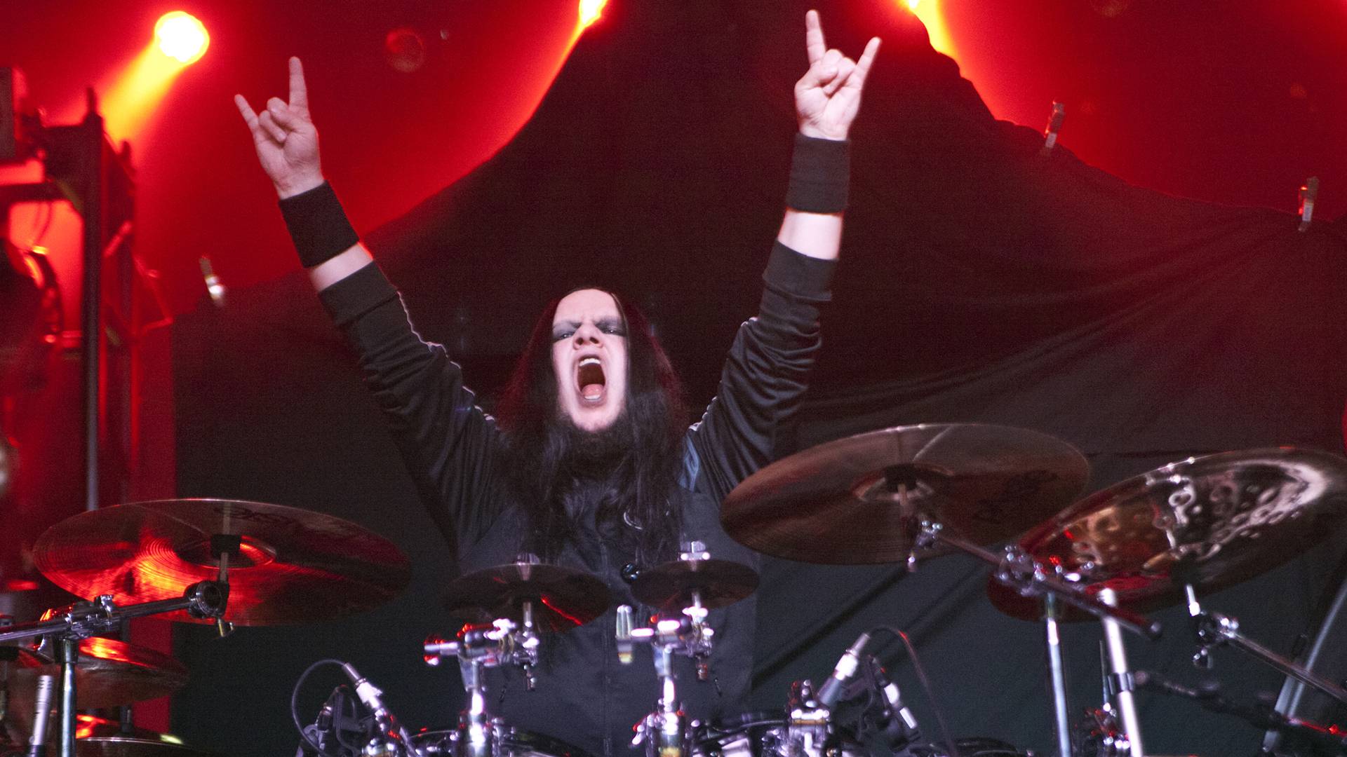 Joey Jordison, ex-baterista do Slipknot, com o Vimic em 2017