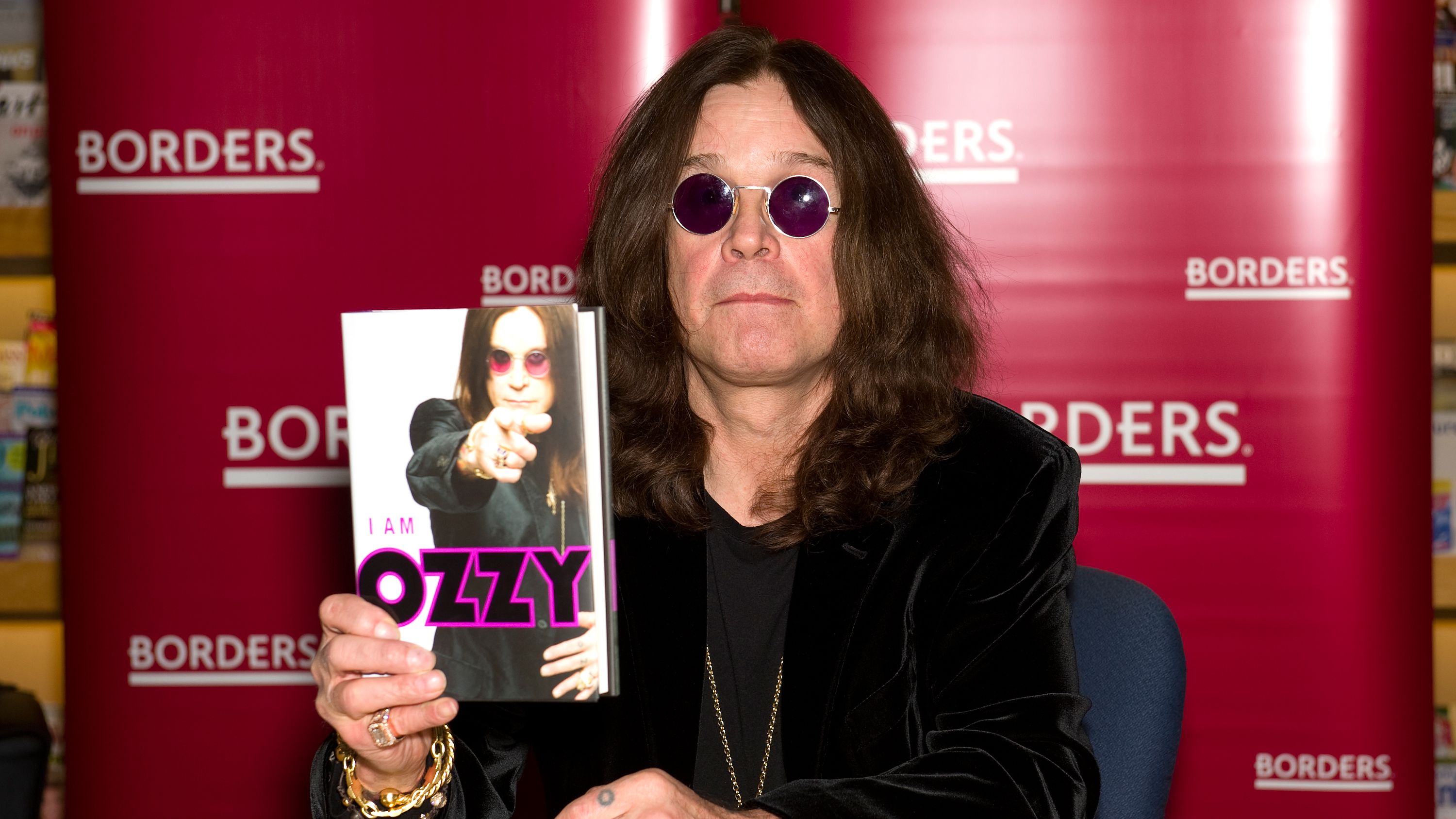 Ozzy Osbourne durante o lançamento da biografia Eu Sou Ozzy (Foto: Gilbert Carrasquillo/FilmMagic)