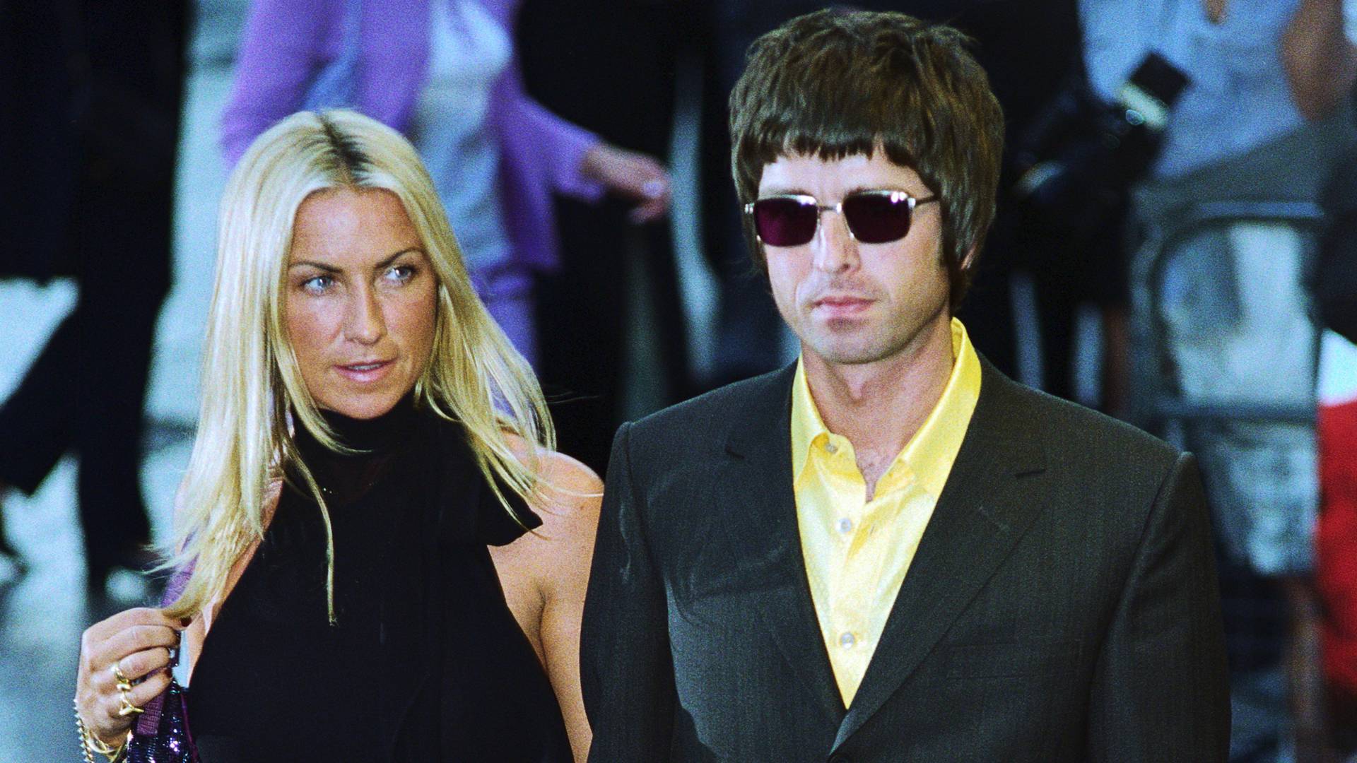 Meg Mathews e Noel Gallagher, do Oasis, em 2000