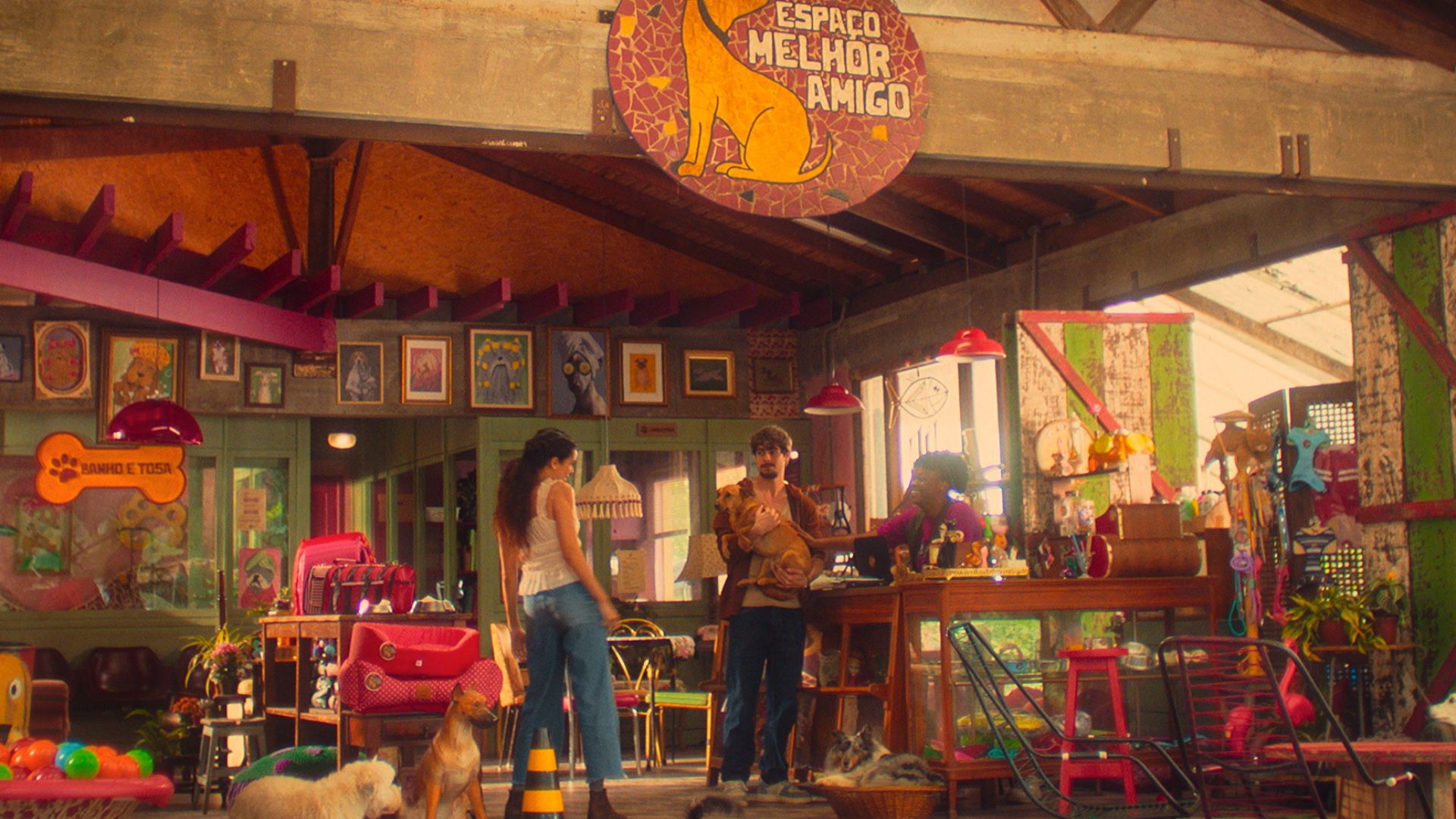 Netflix revela primeiras imagens e pôster do filme 