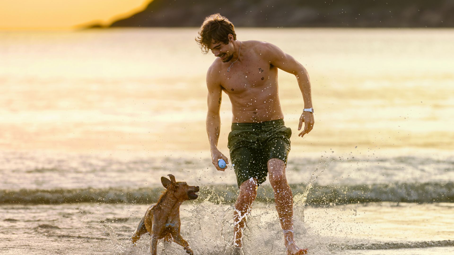 Netflix revela primeiras imagens e pôster do filme 