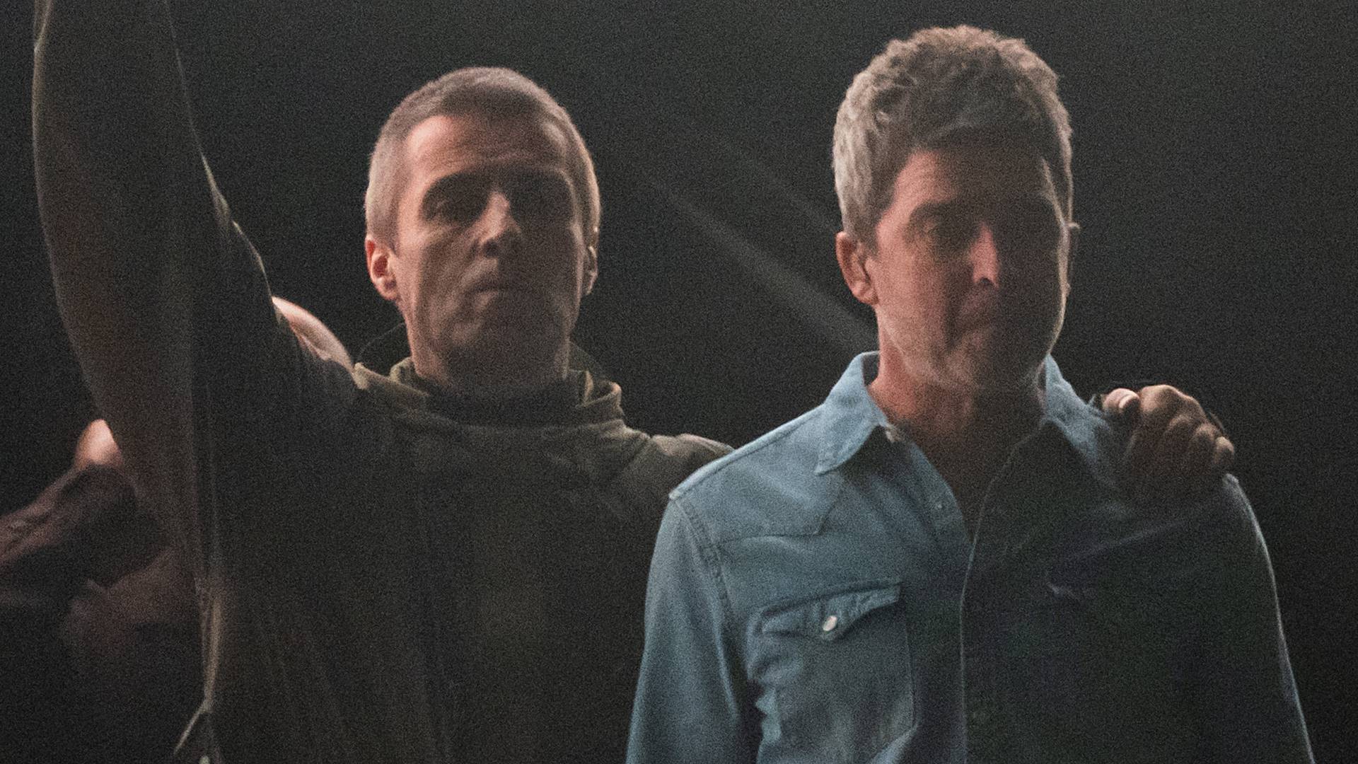 Liam e Noel Gallagher, do Oasis, em 2025