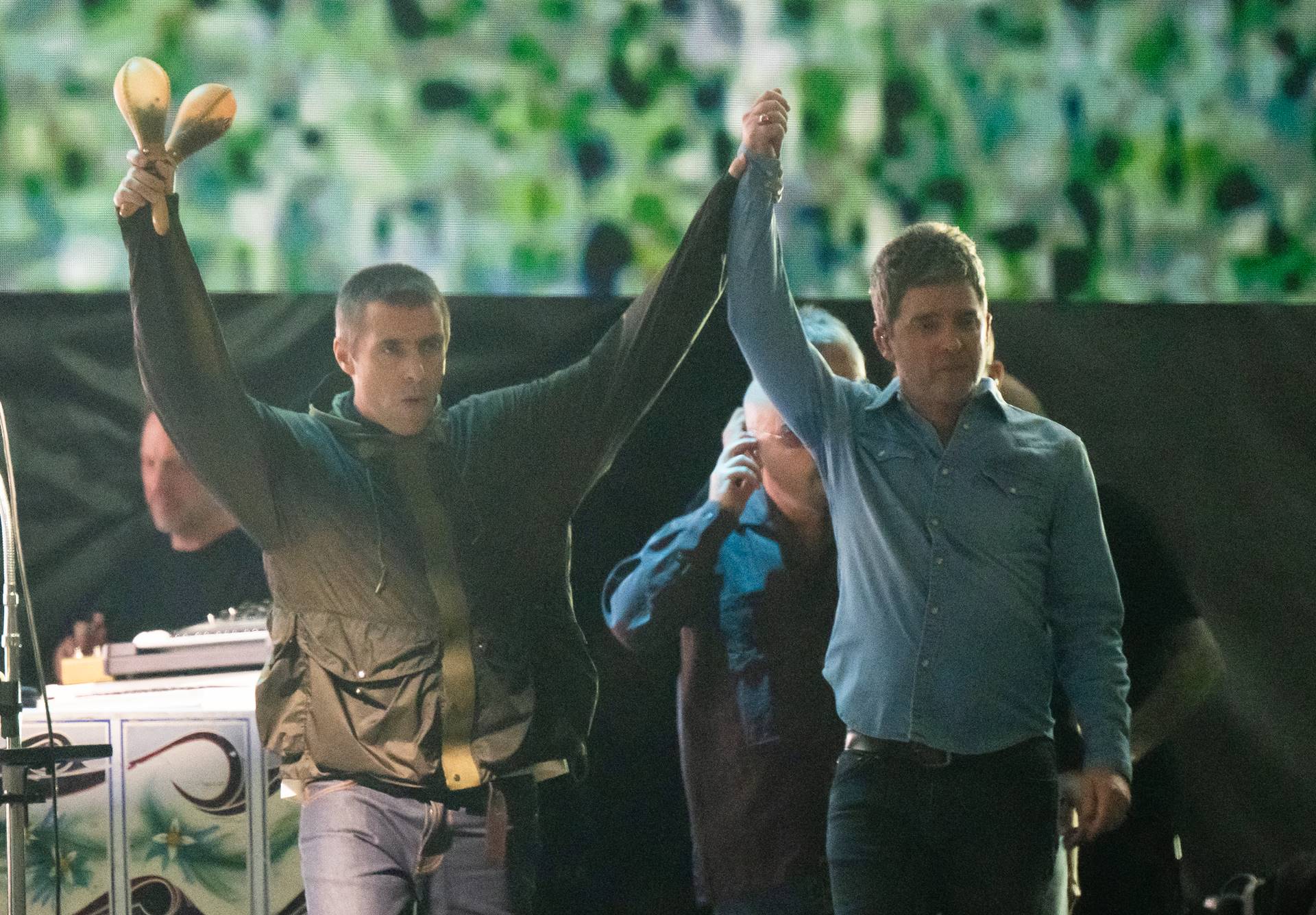 Oasis durante show de reunião no País de Gales