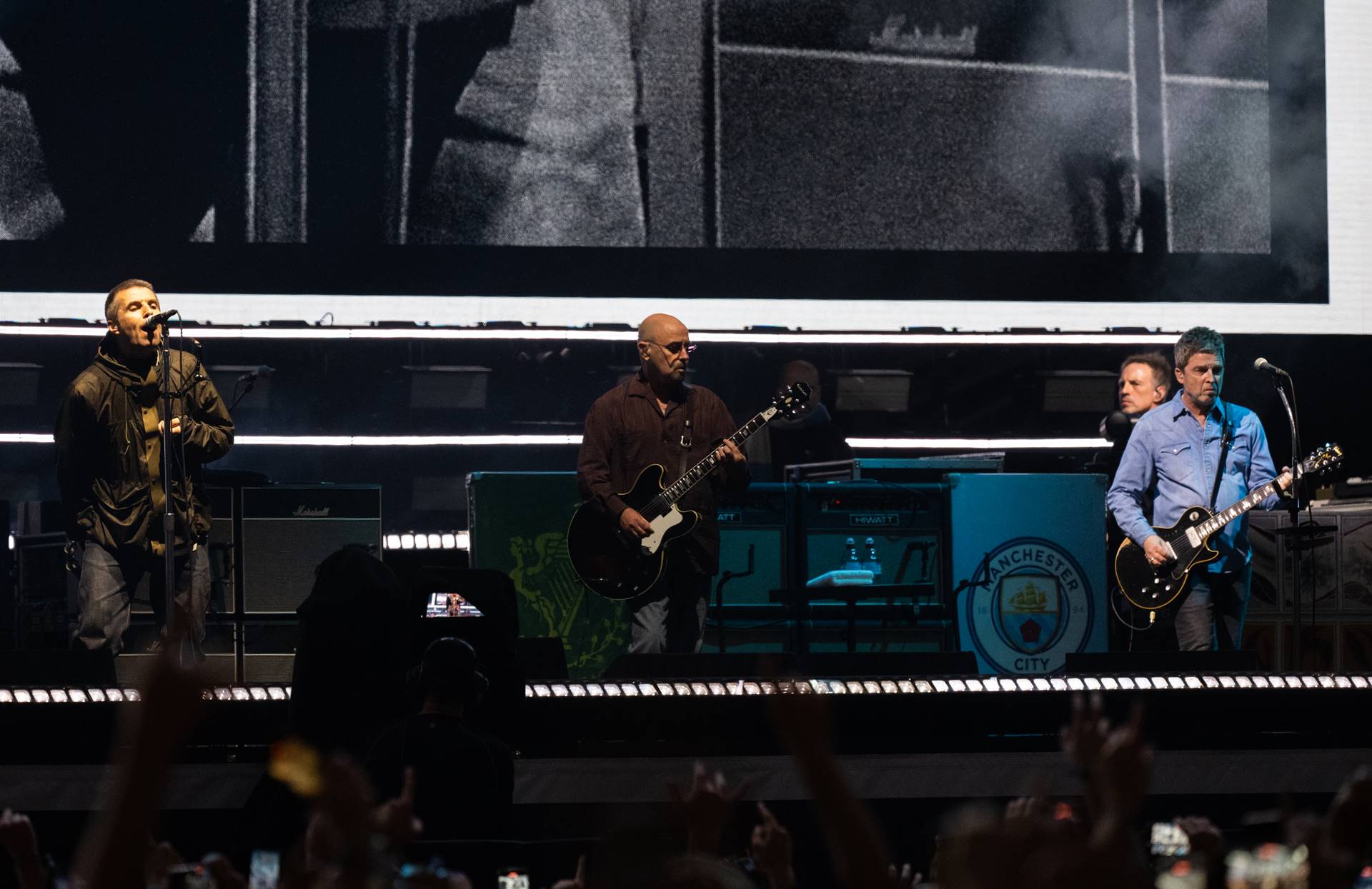 Oasis durante show de reunião no País de Gales