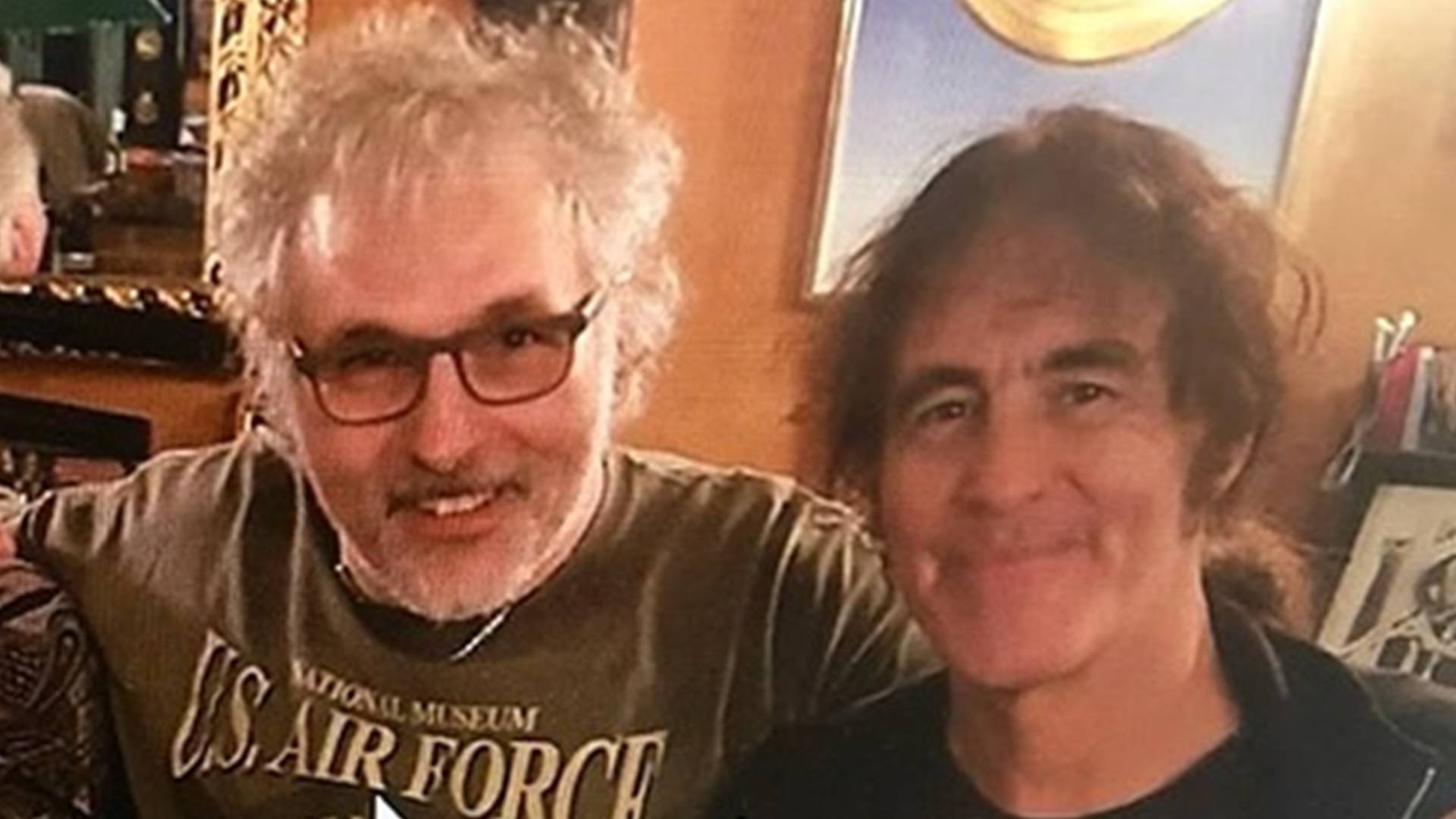 Paul Mario Day, primeiro vocalista do Iron Maiden, com Steve Harris