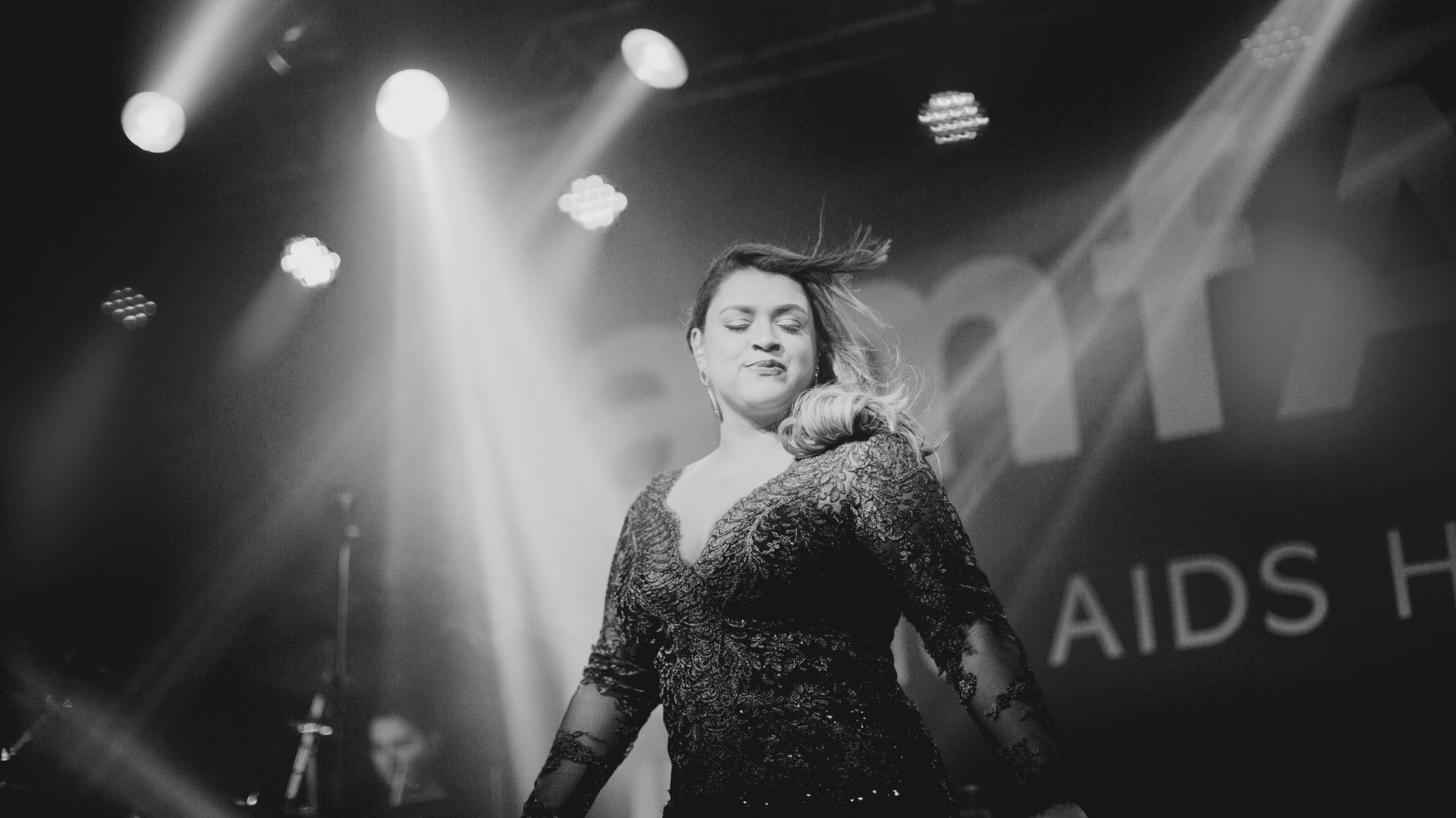 Preta Gil em evento da amfAR