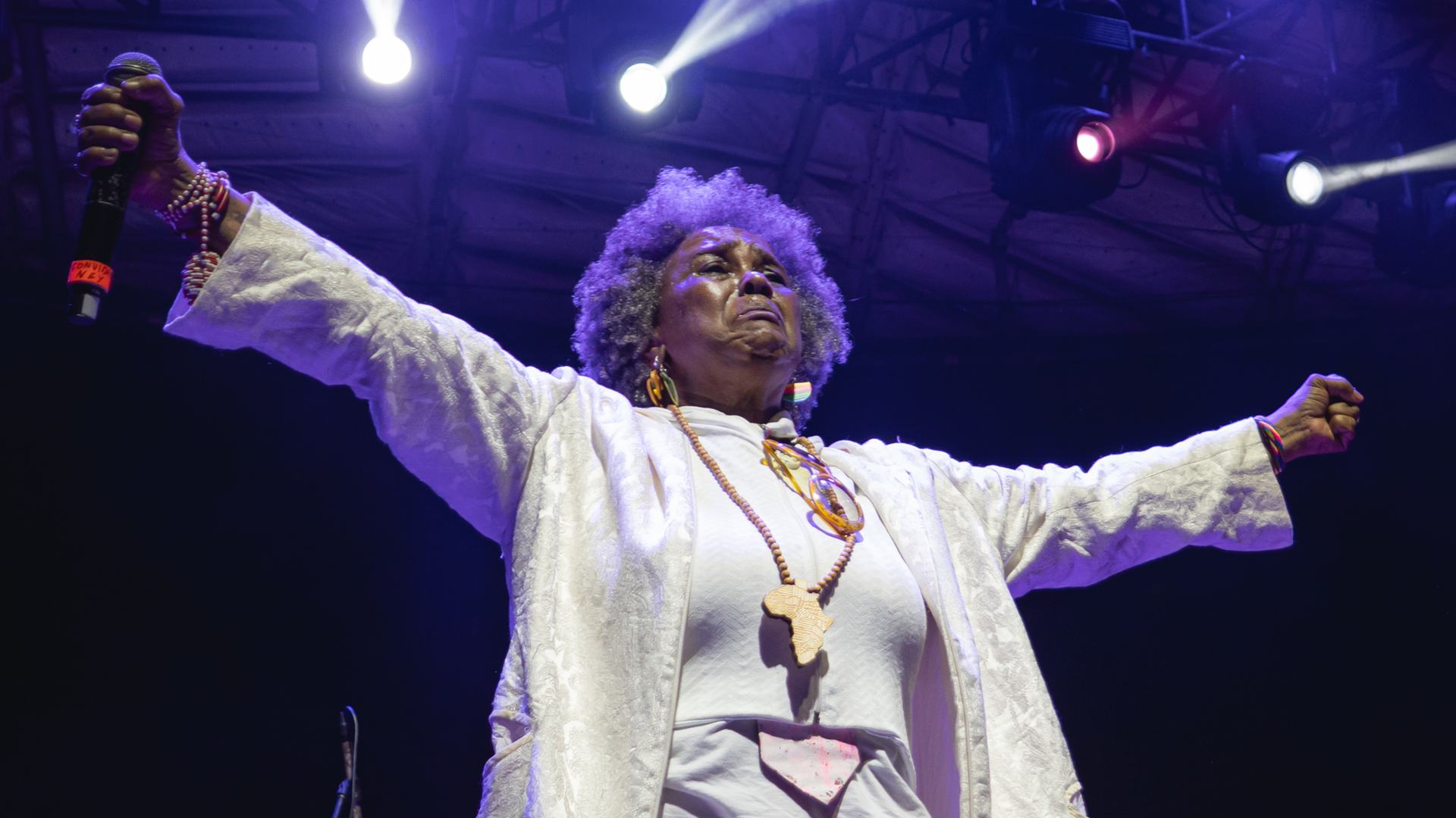 A cantora Sandra Sá no show Viva Cazuza em 2025