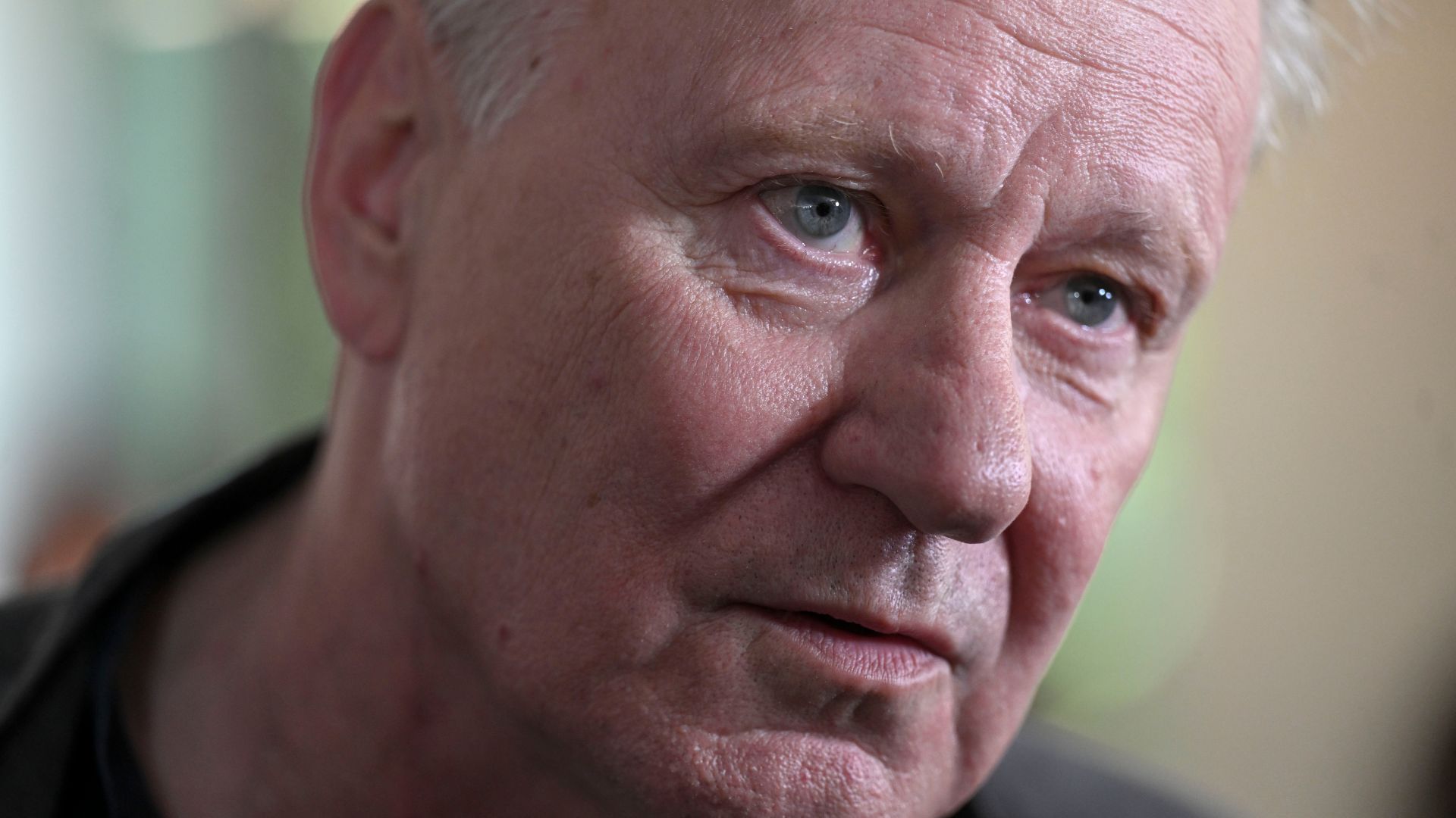 Stellan Skarsgård critica Bergman: 'Chorou quando Hitler morreu'