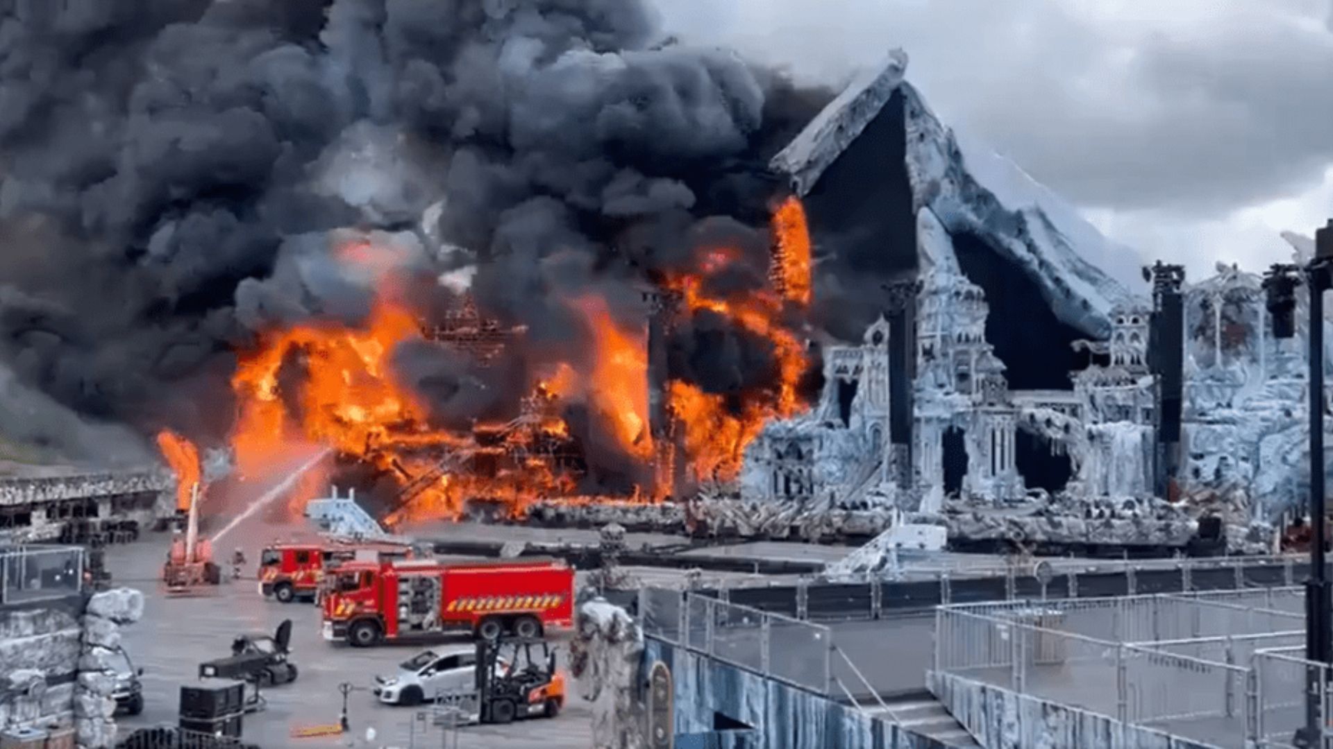 Palco principal do festival Tomorrowland na Bélgica pega fogo