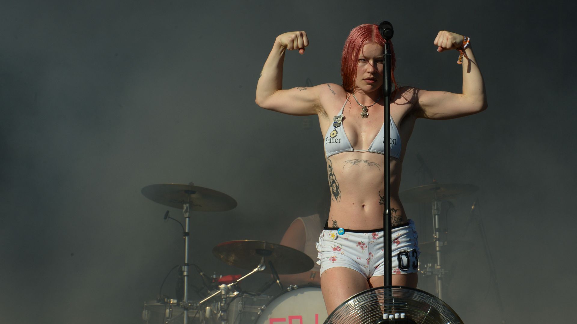 Rhian Teasdale do Wet Leg no TRNSMT Festival 2025