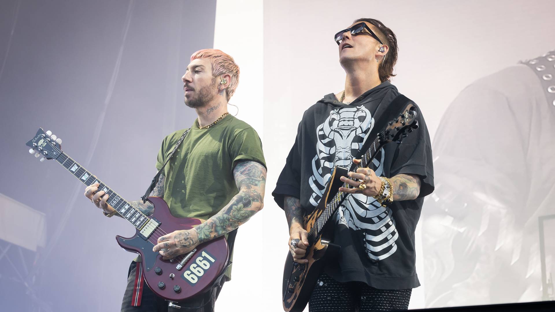 Os guitarristas Zacky Vengeance e Synyster Gates, do Avenged Sevenfold, em 2025