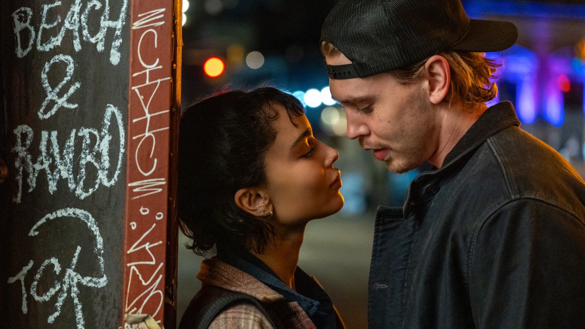 Zoe Kravitz e Austin Butler no filme 'Ladrões'