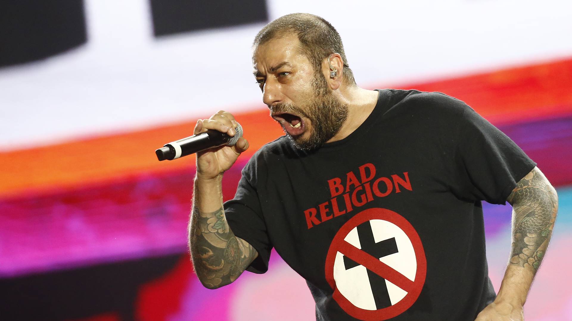 Fernando Badauí, vocalista do CPM 22, durante show em 2022