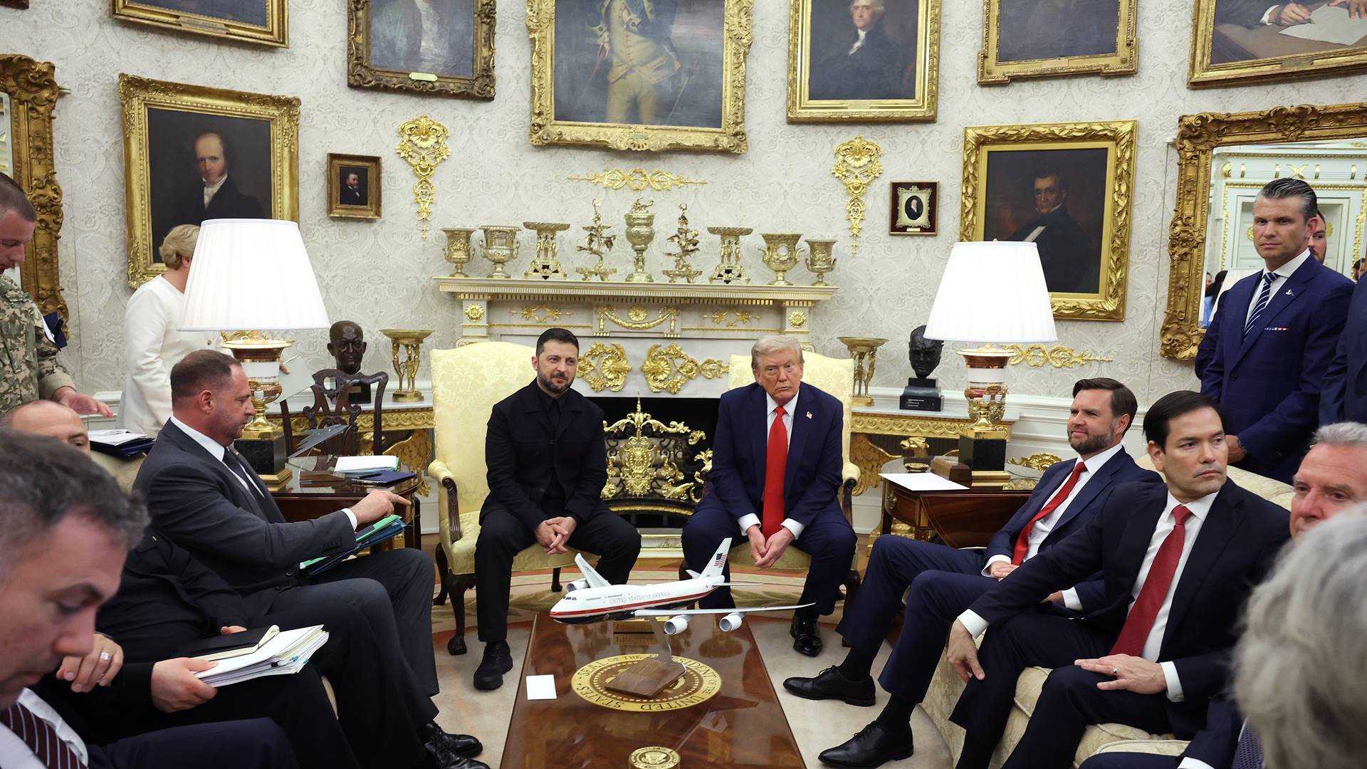 Donald Trump e Volodymyr Zelensky no Salão Oval, Casa Branca, em 18 de agosto de 2025