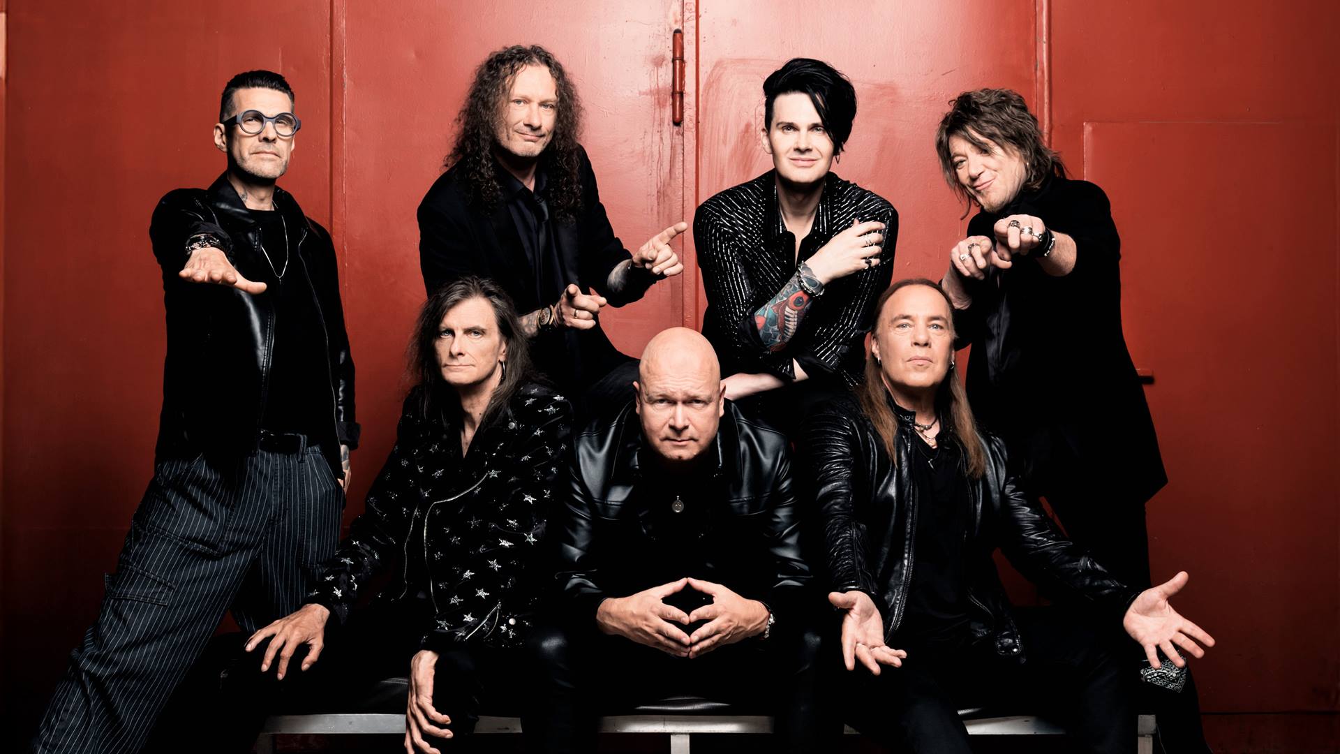 Helloween em 2025 - E-D em pé: Daniel Löble, Markus Grosskopf, Sascha Gerstner, Kai Hansen; E-D sentados: Michael Weikath, Michael Kiske, Andi Deris