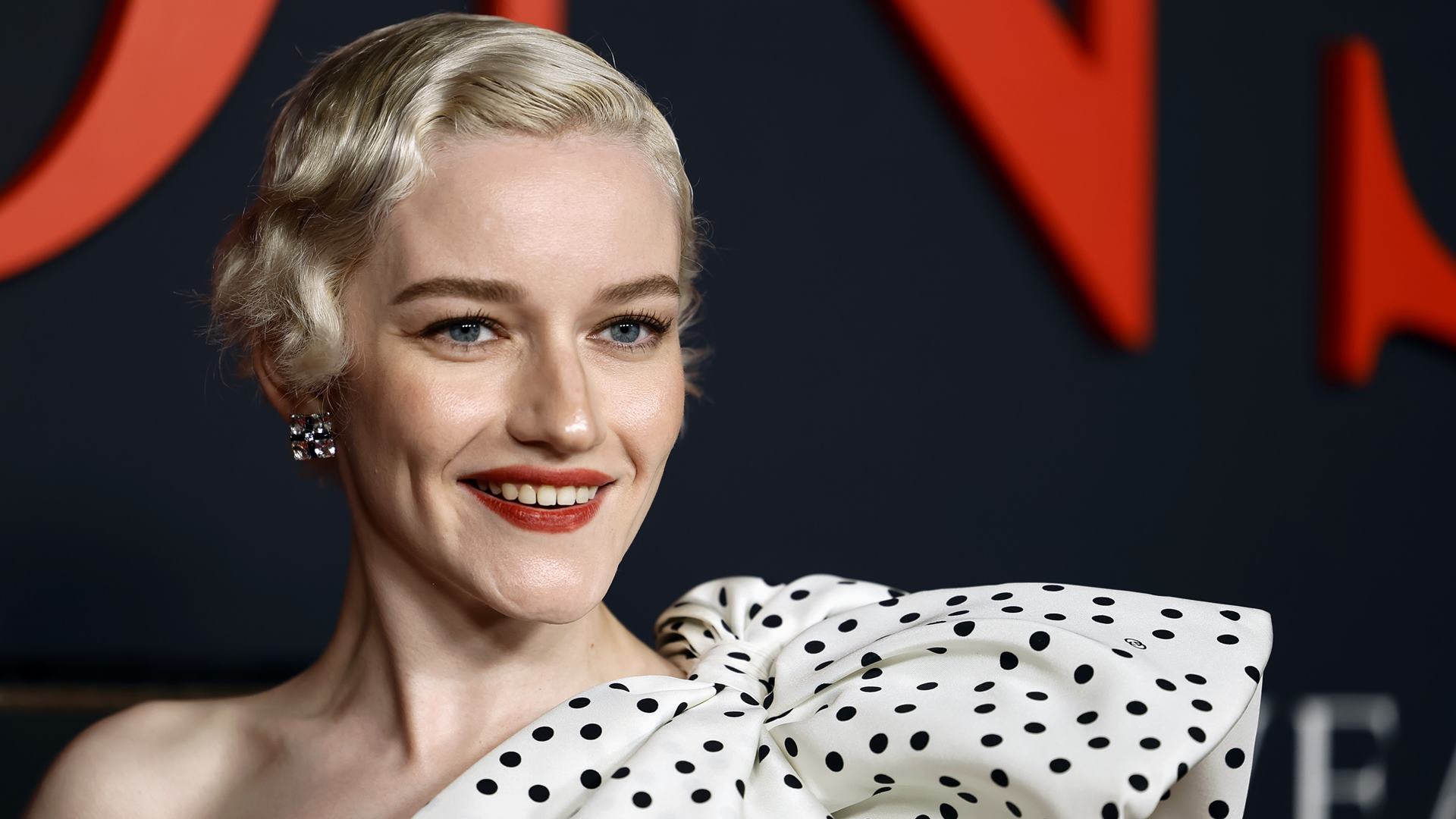 A atriz Julia Garner em 2025