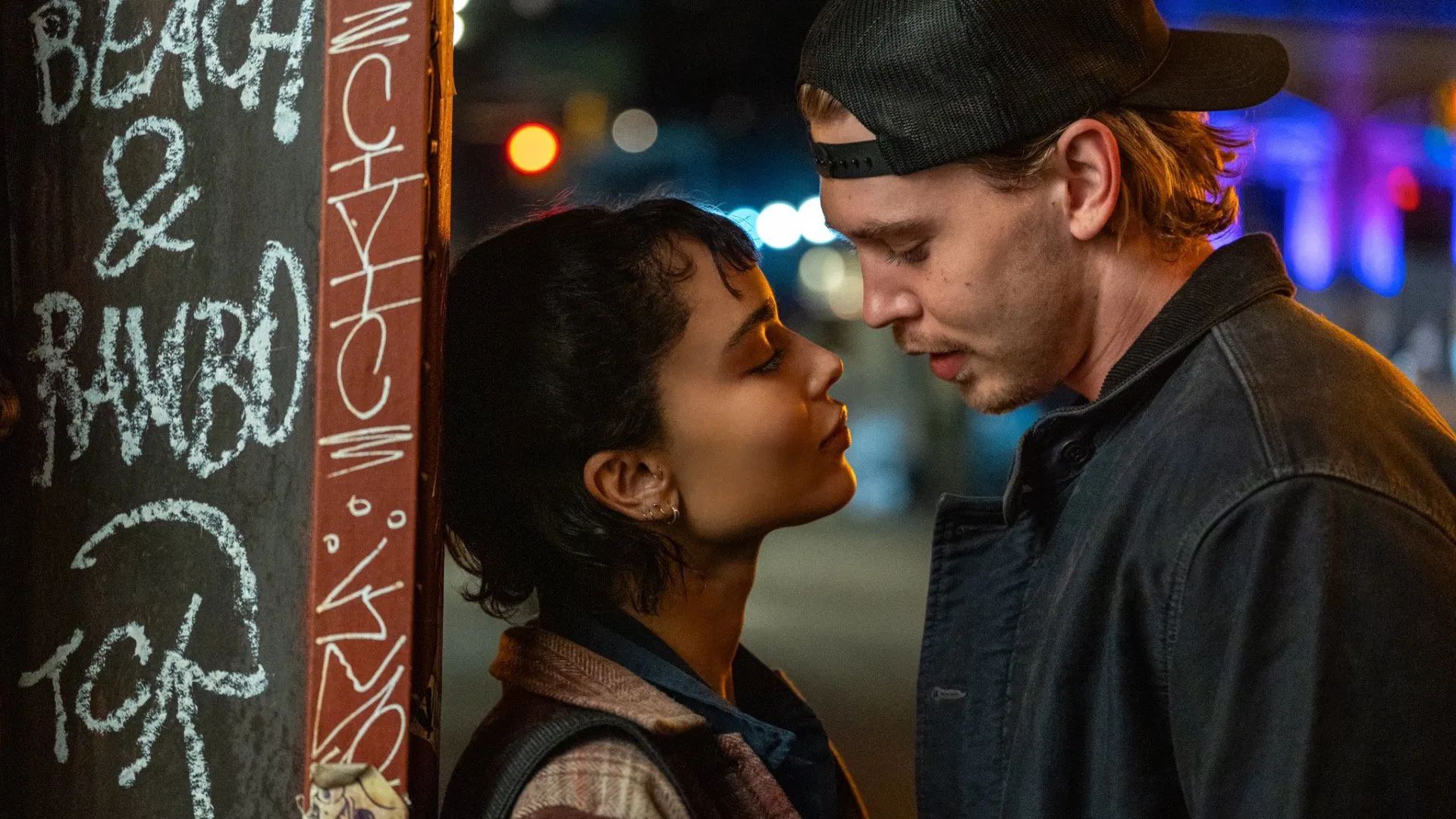 'Ladrões', com Austin Butler e Zoë Kravitz, estreia nos cinemas