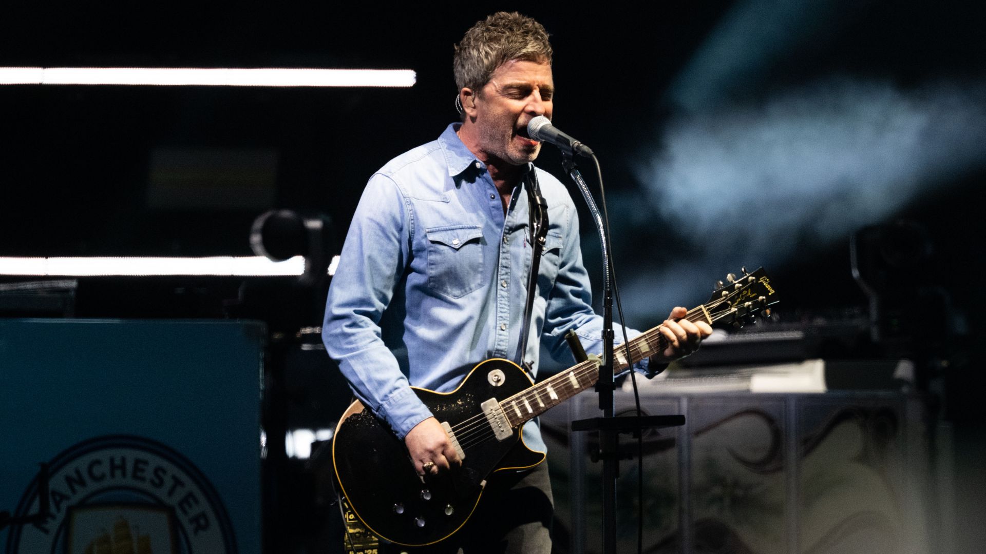 Noel Gallagher no show do retorno do Oasis, Cardiff, julho de 2025