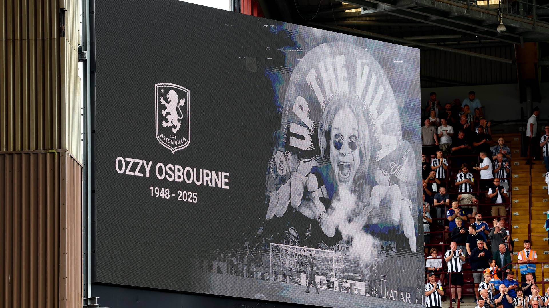 Ozzy Osbourne homenageado pelo Aston Villa