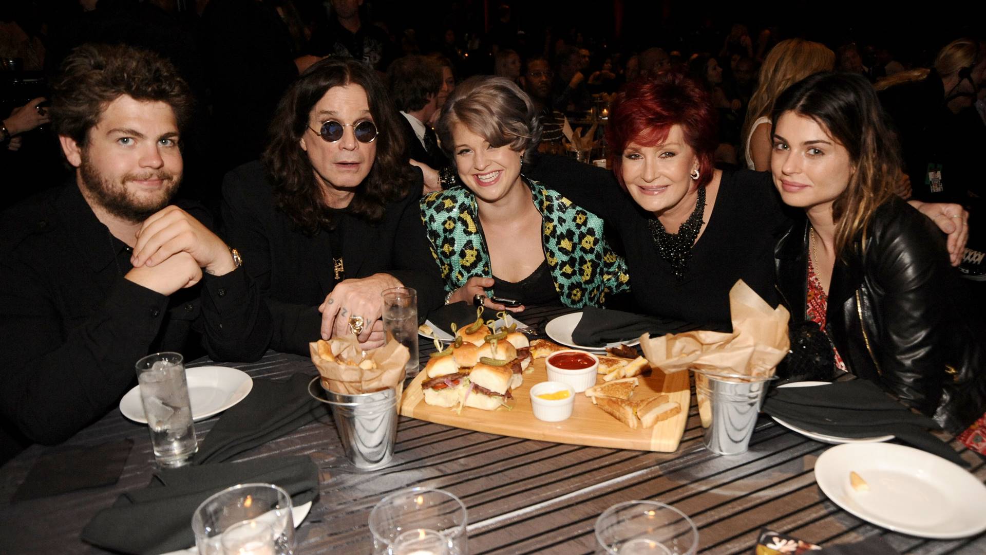 A família Osbourne em 2010 (E-D): Jack, Ozzy, Kelly, Sharon e Aimee
