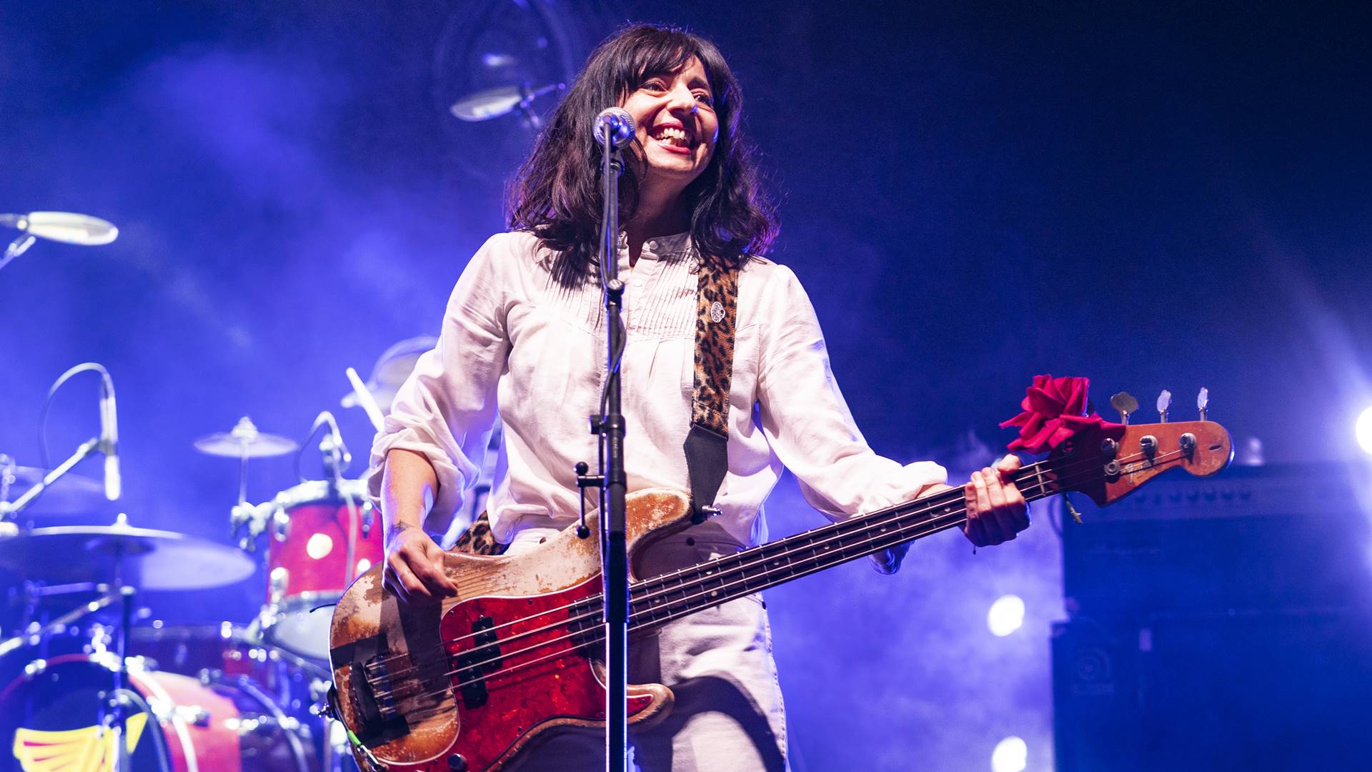 Paz Lenchantin em show com o Pixies em 2023 - Foto: Erika Goldring / Getty Images