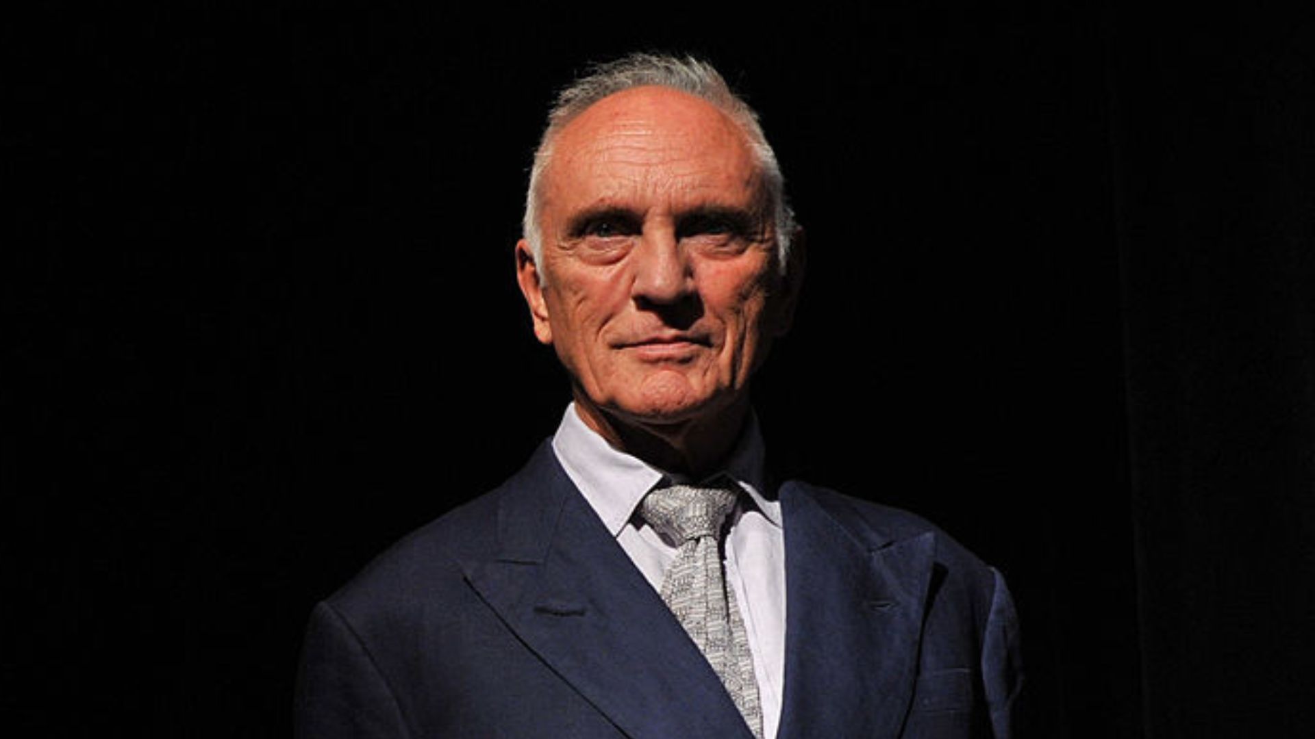 Terence Stamp, de 'Priscilla, a Rainha do Deserto' e 'Superman', morre aos 87 anos