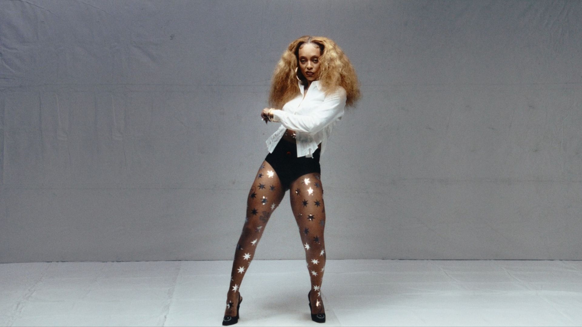 Urias em vídeo de anúncio de Carranca, terceiro disco da carreira