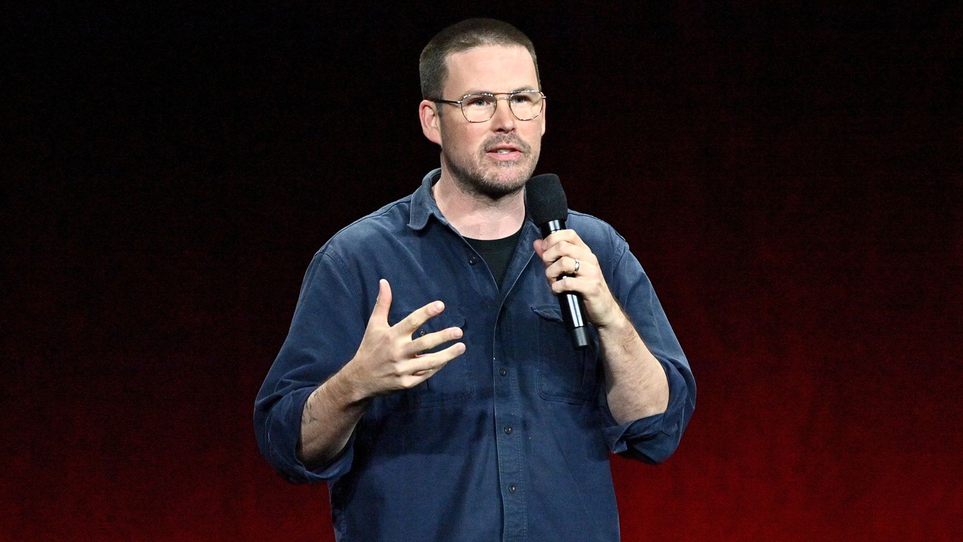 Zach Cregger, diretor de A Hora do Mal, promete história inédita para novo Resident Evil