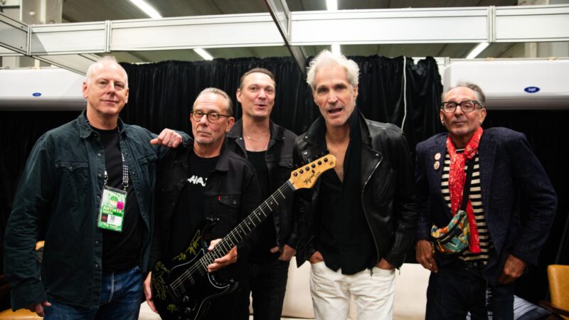 Bad Religion assinou guitarra para o leilão do Game for Change (Foto: Divulgação Approach Comunicação)