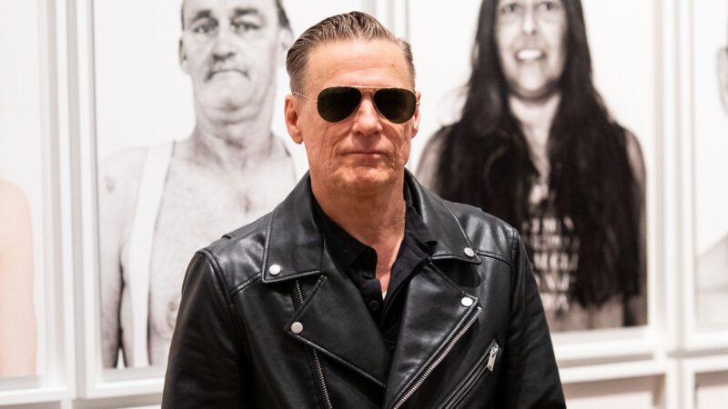 Bryan Adams, 2022, na abertura de sua exposição na Alemanha (Foto: Joshua Sammer/Getty Images)